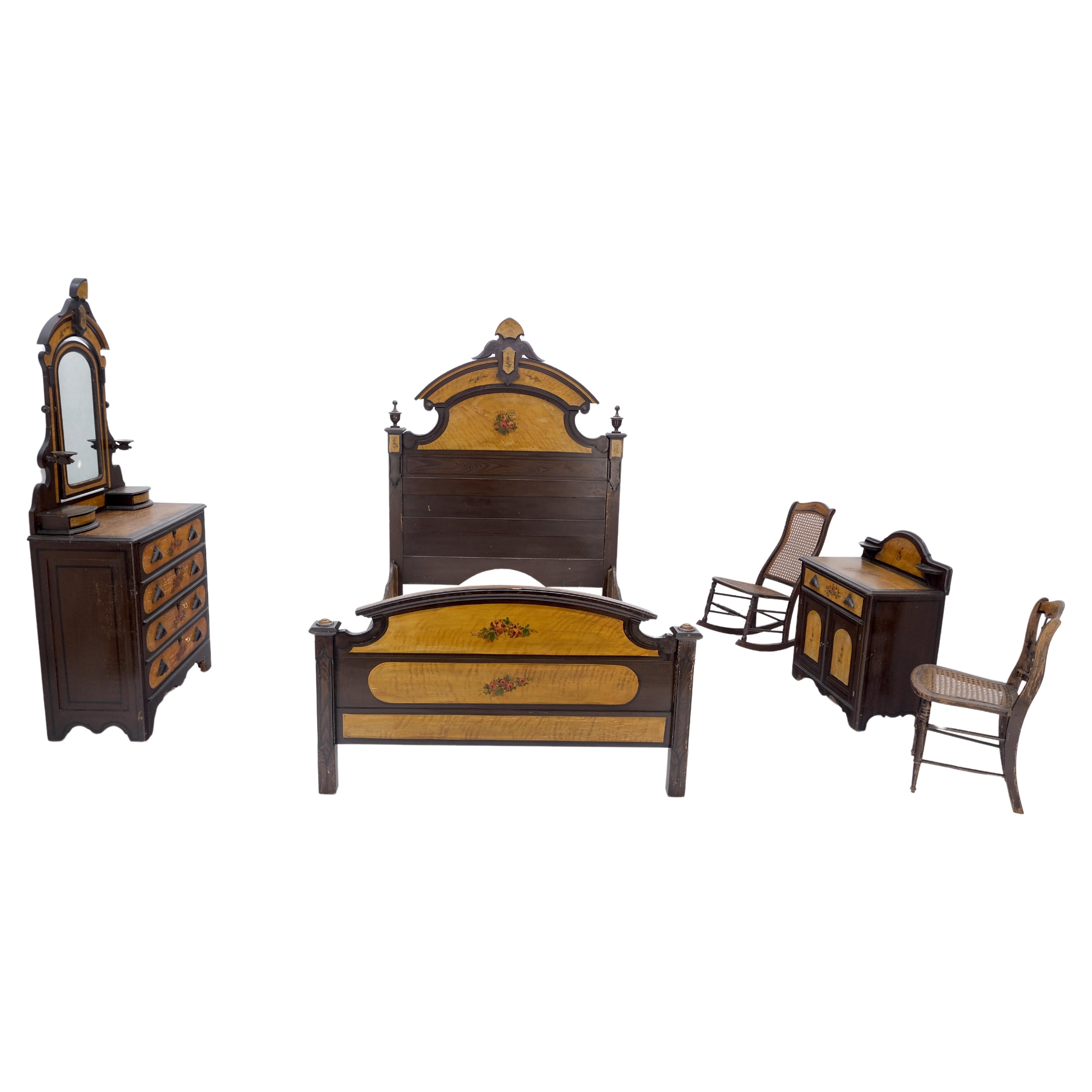 Chambre à coucher victorienne peinte Commode Miroir Lit King Tête de lit Ensemble de chaise à bascule  en vente