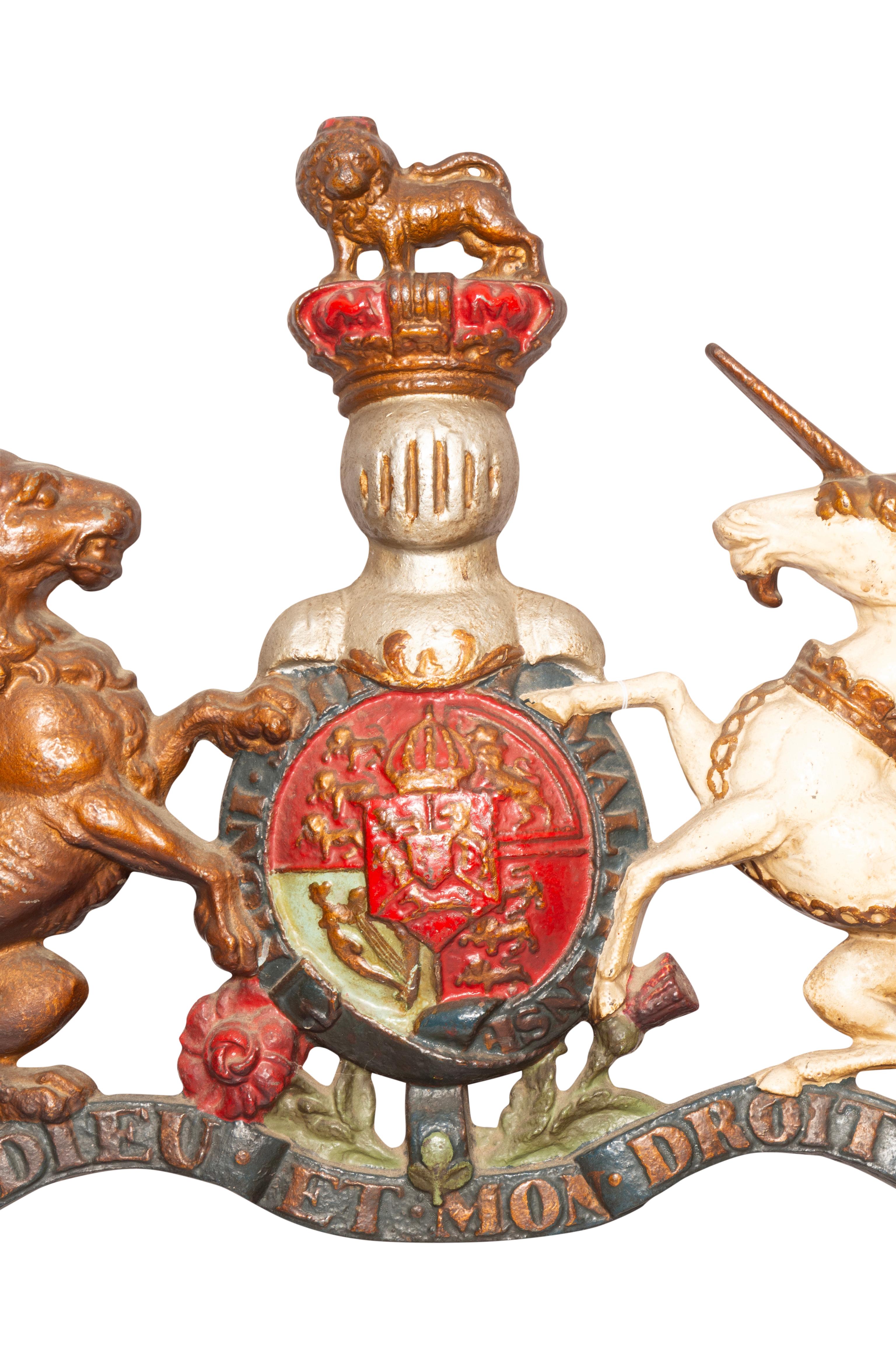 Anglais Écusson victorien en fonte peint du Royaume-Uni en vente