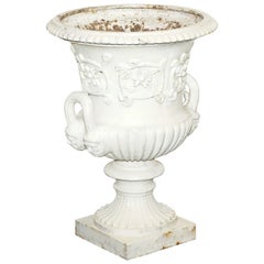 VICTORIEN - FONDERIE PEINTE - JUPES FLARIDES AVEC BAGUES AU-DESSUS DE L'ACANTHUS A ROULEAUX