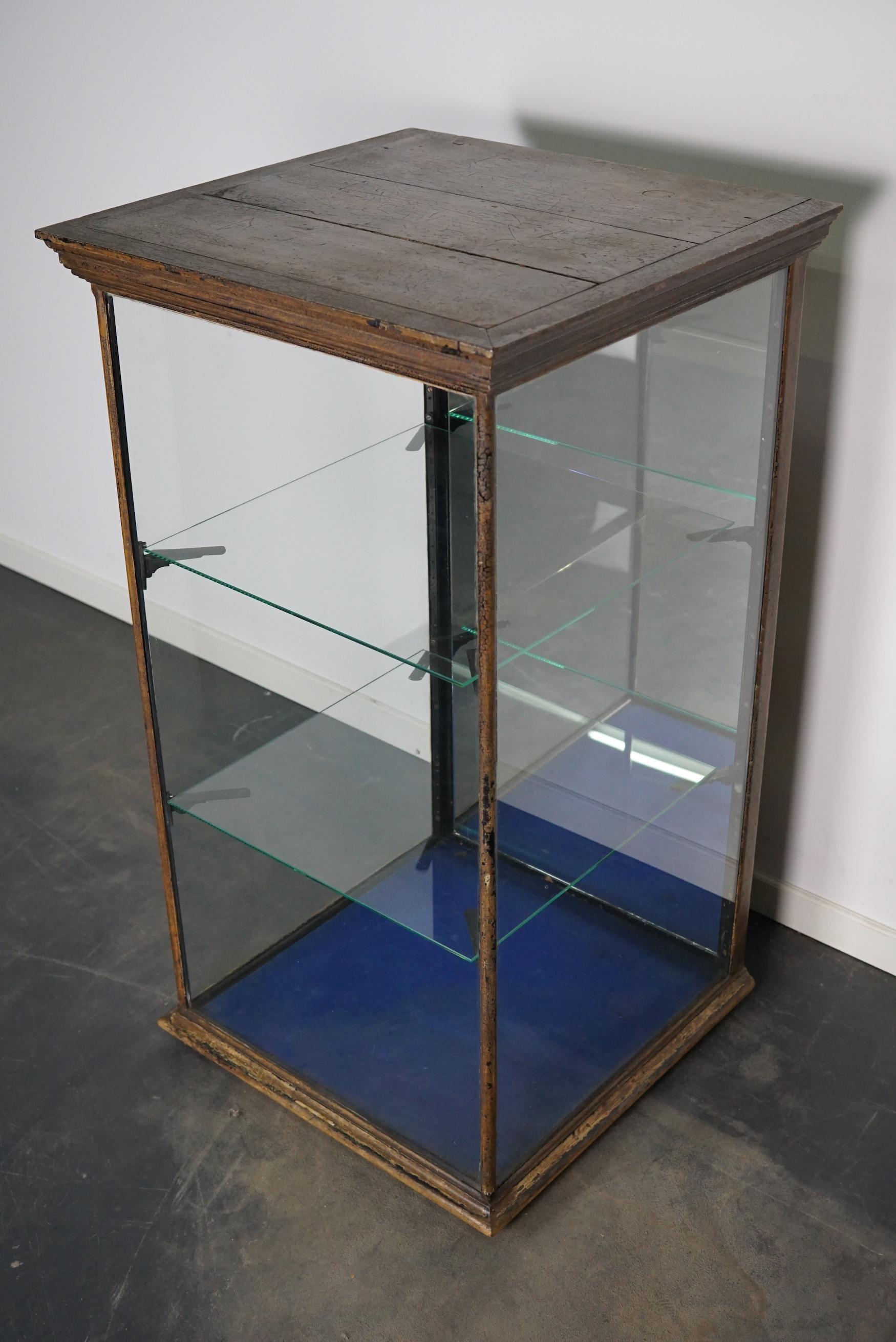 Late Victorian Victorian Painted Mahogany Shop Display Cabinet / Vitrine, Late 19th Century For Sale