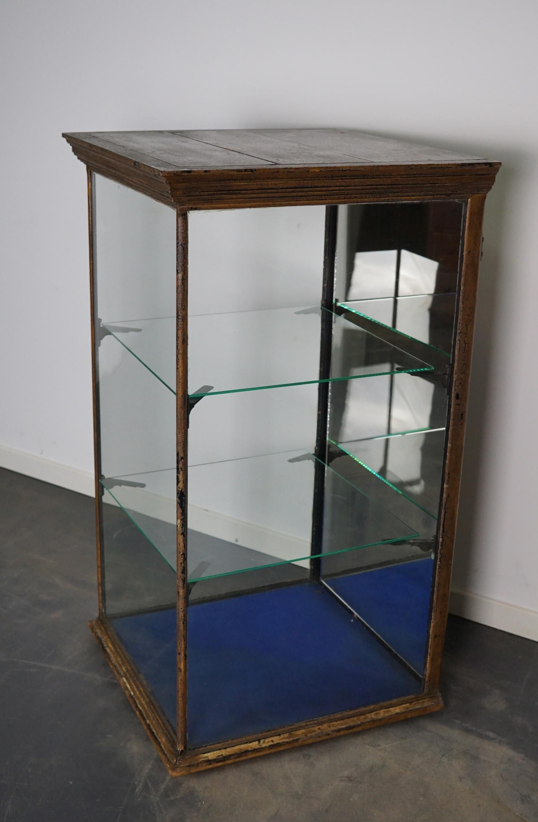 Victorian Painted Mahogany Shop Display Cabinet / Vitrine, Late 19th Century In Good Condition For Sale In Nijmegen, NL