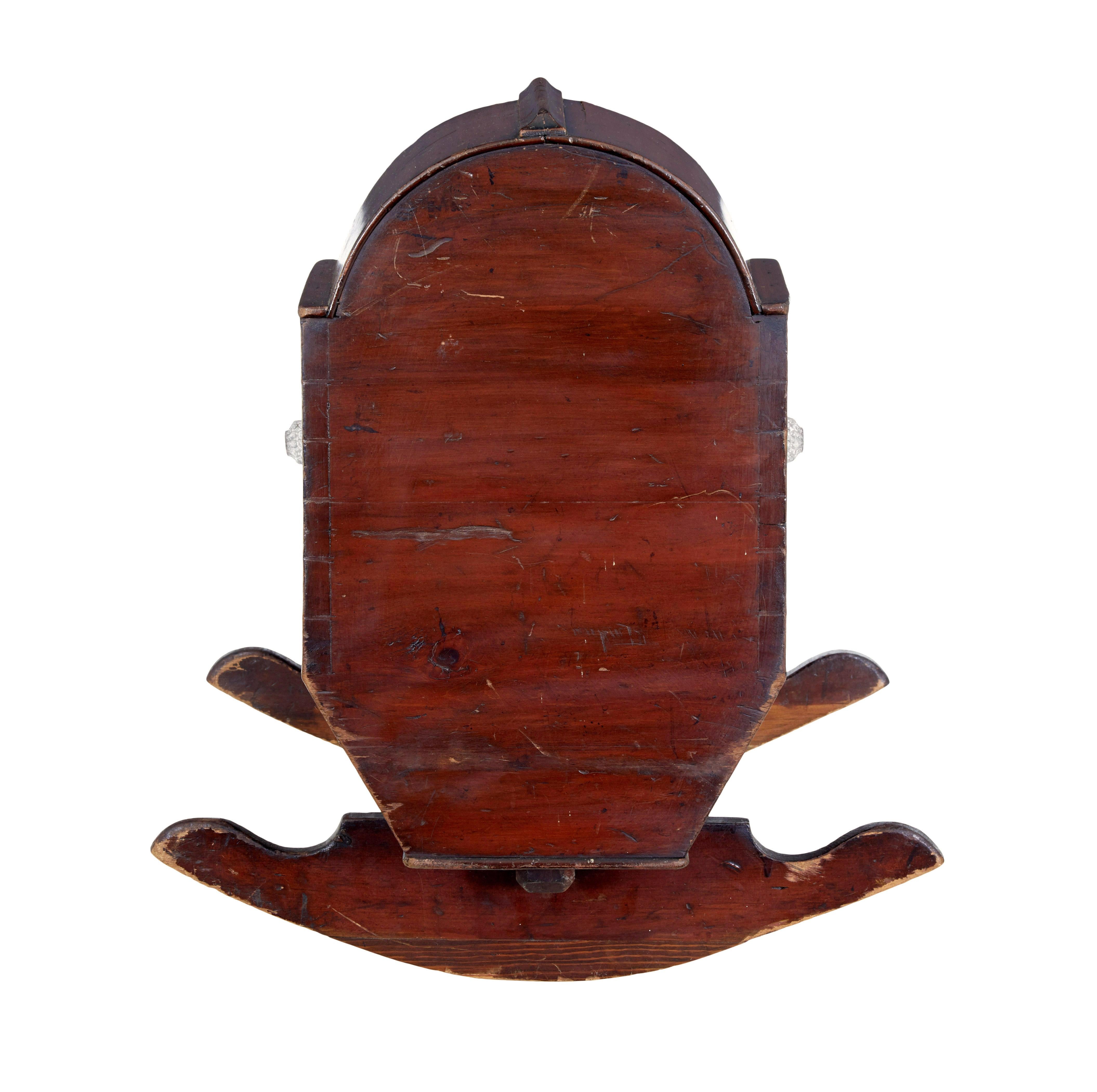 Cuna victoriana con dosel de pino pintado Inglés en venta