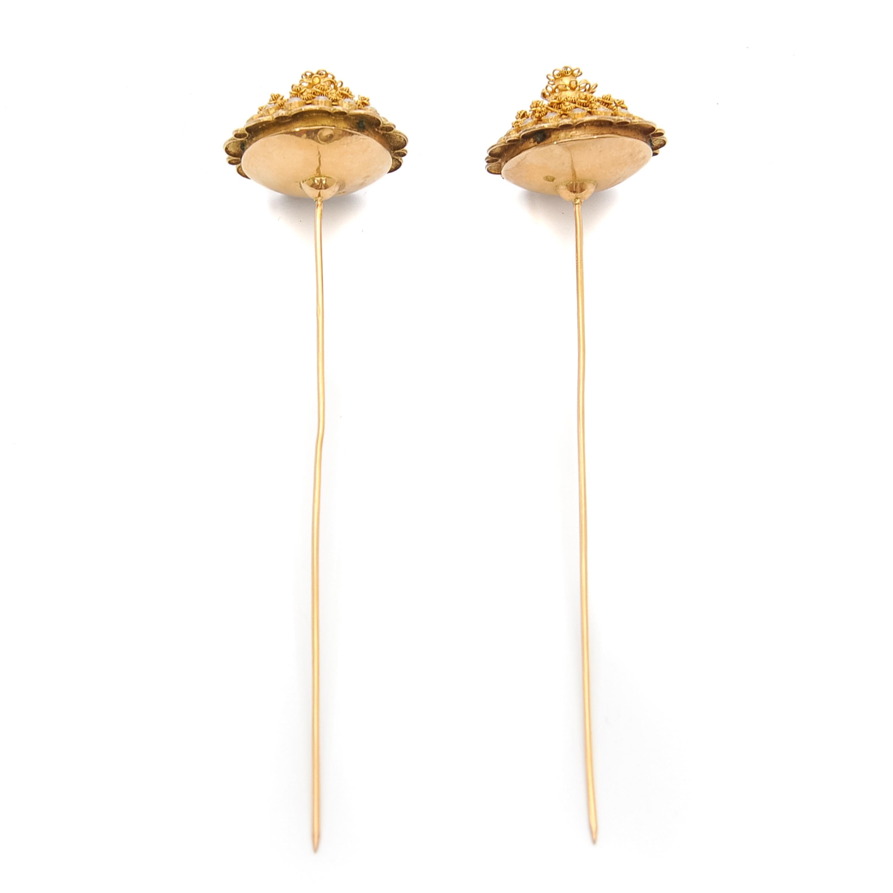 Antique 14 Karat Yellow Gold Filigree Pearl Lapel Stick Pin In Good Condition For Sale In Rotterdam, NL