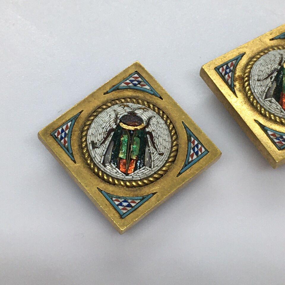 Victorian Pair Micro Mosaic 18k Gold Button 9.9 Gram 18 mm Square 13 mm Disk
In good condition, no evidence of repairs, no damage, see pictures
