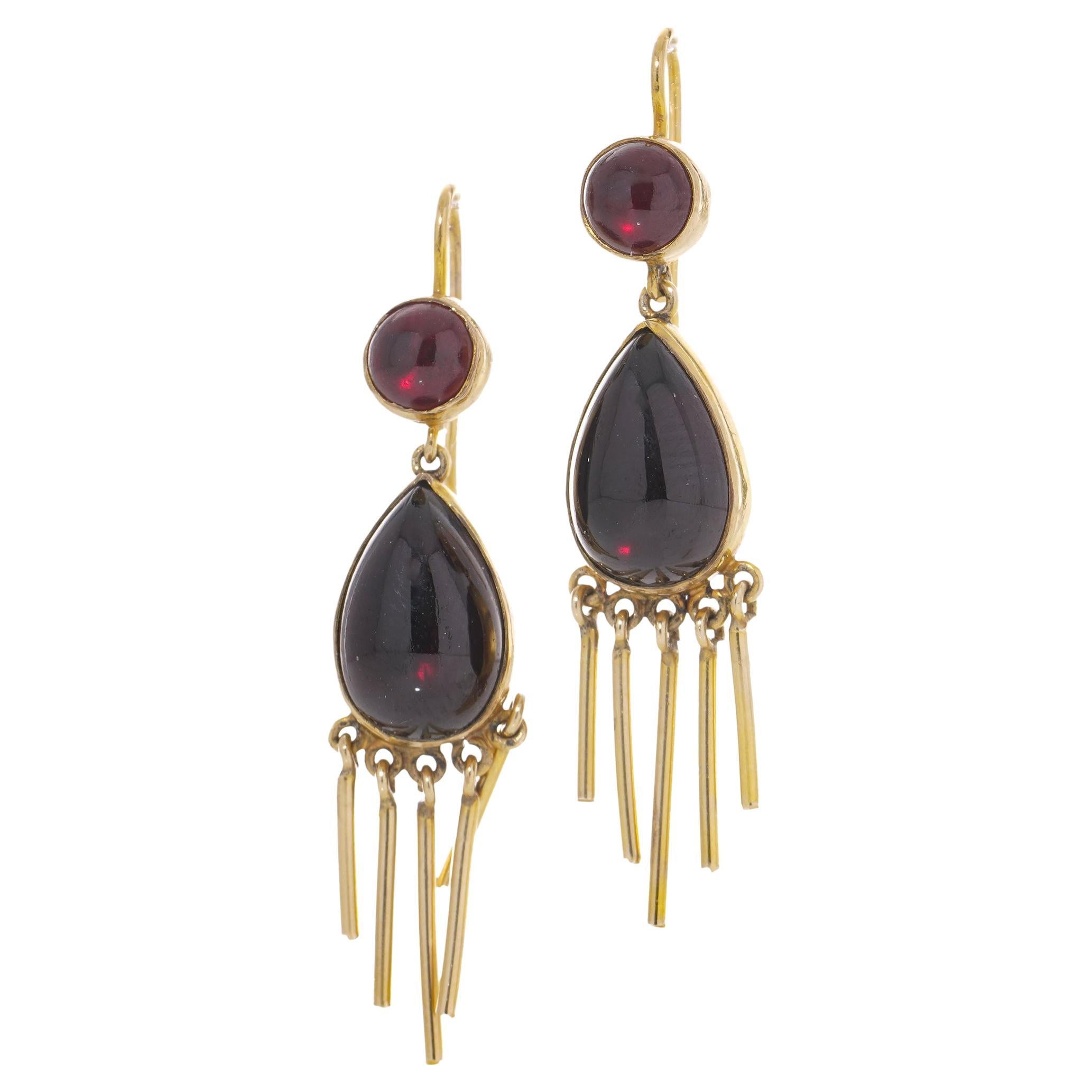 Victorian pair of 9kt. yellow gold drop earrings with garnets 