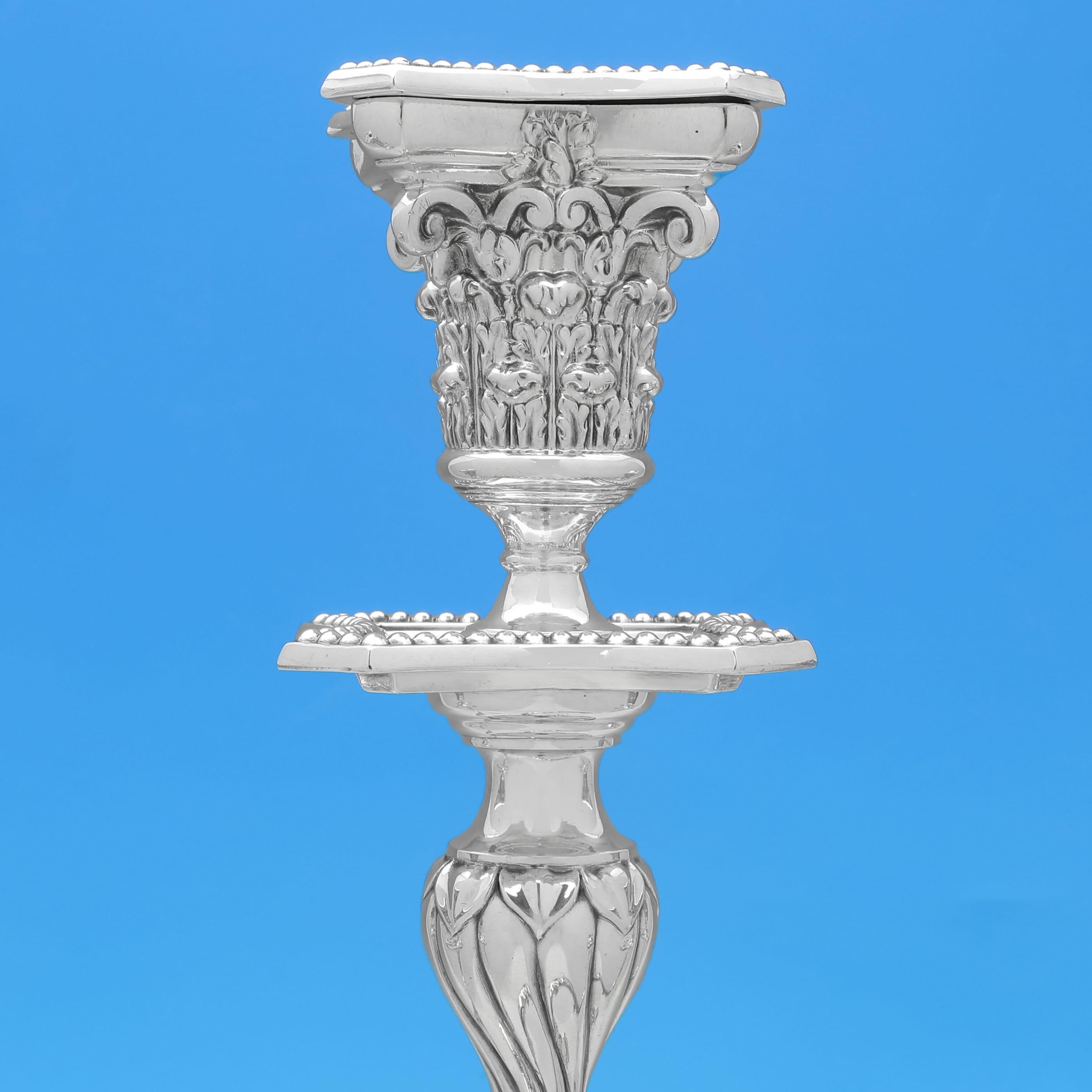 Pareja victoriana de candelabros de columna corintia de 3 luces fabricados en 1894 Inglés en venta