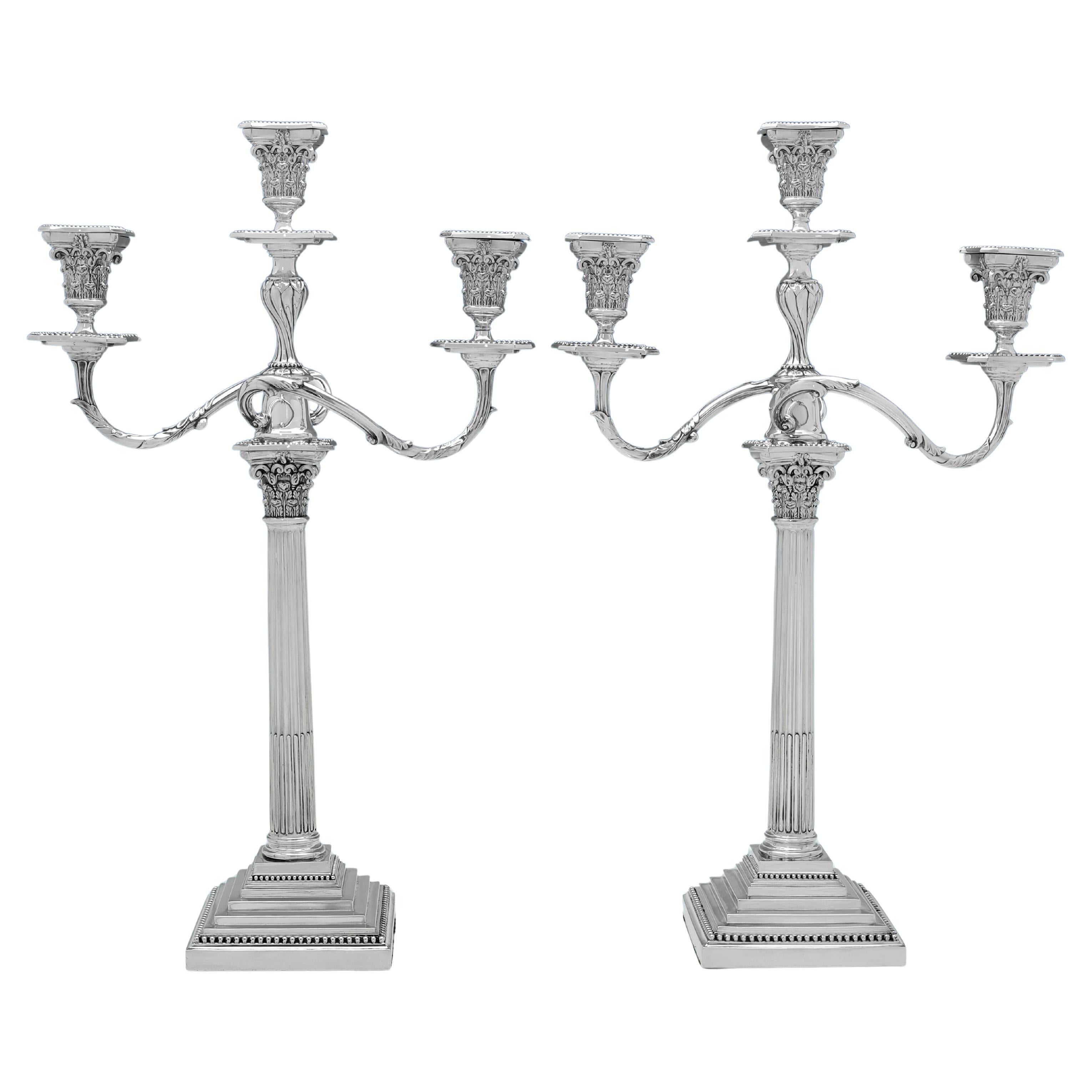 Pareja victoriana de candelabros de columna corintia de 3 luces fabricados en 1894 en venta