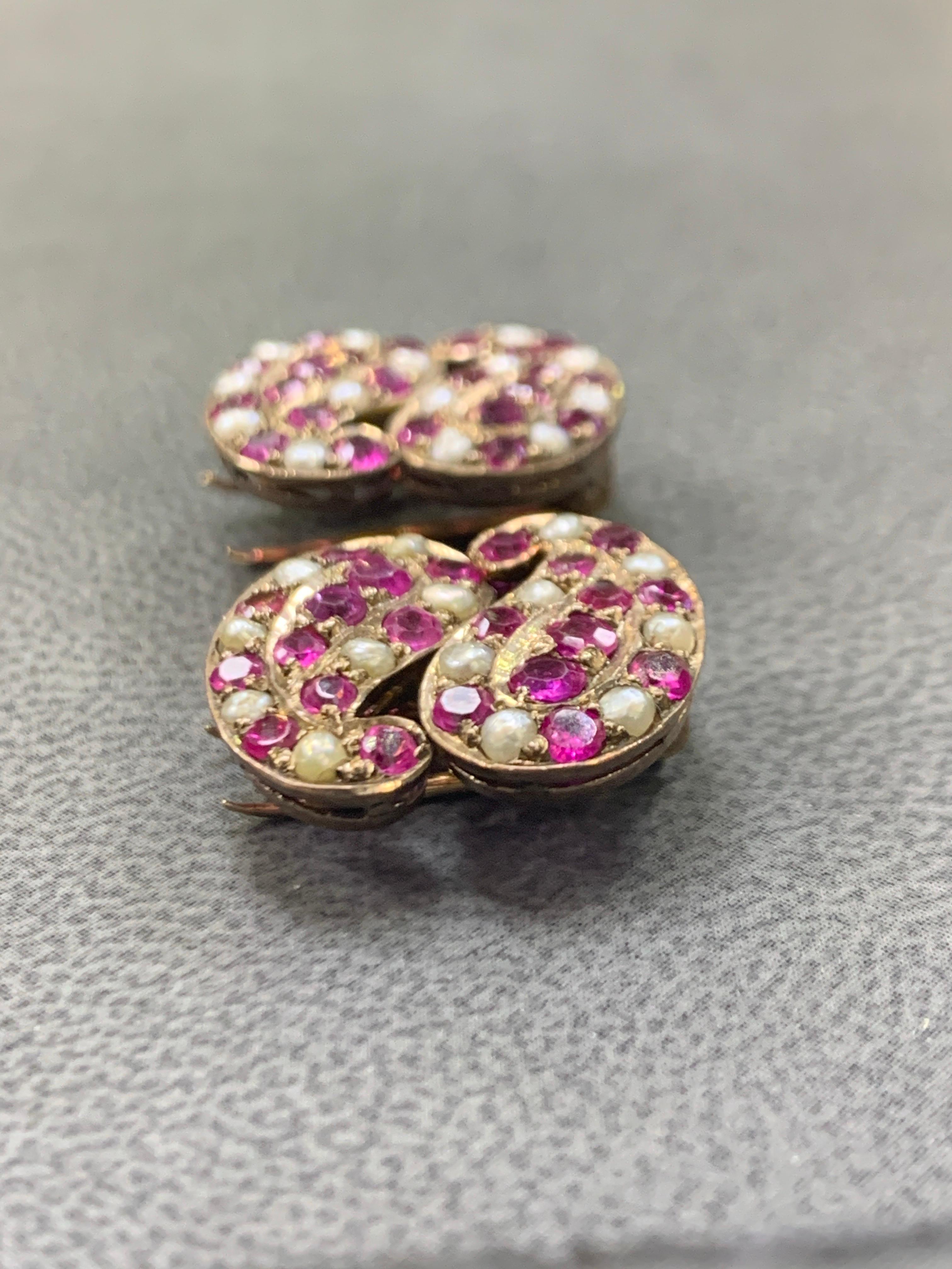Coppia di spille VIttoriane in rubino e perle Paisley In condizioni ottime in vendita a New York, NY