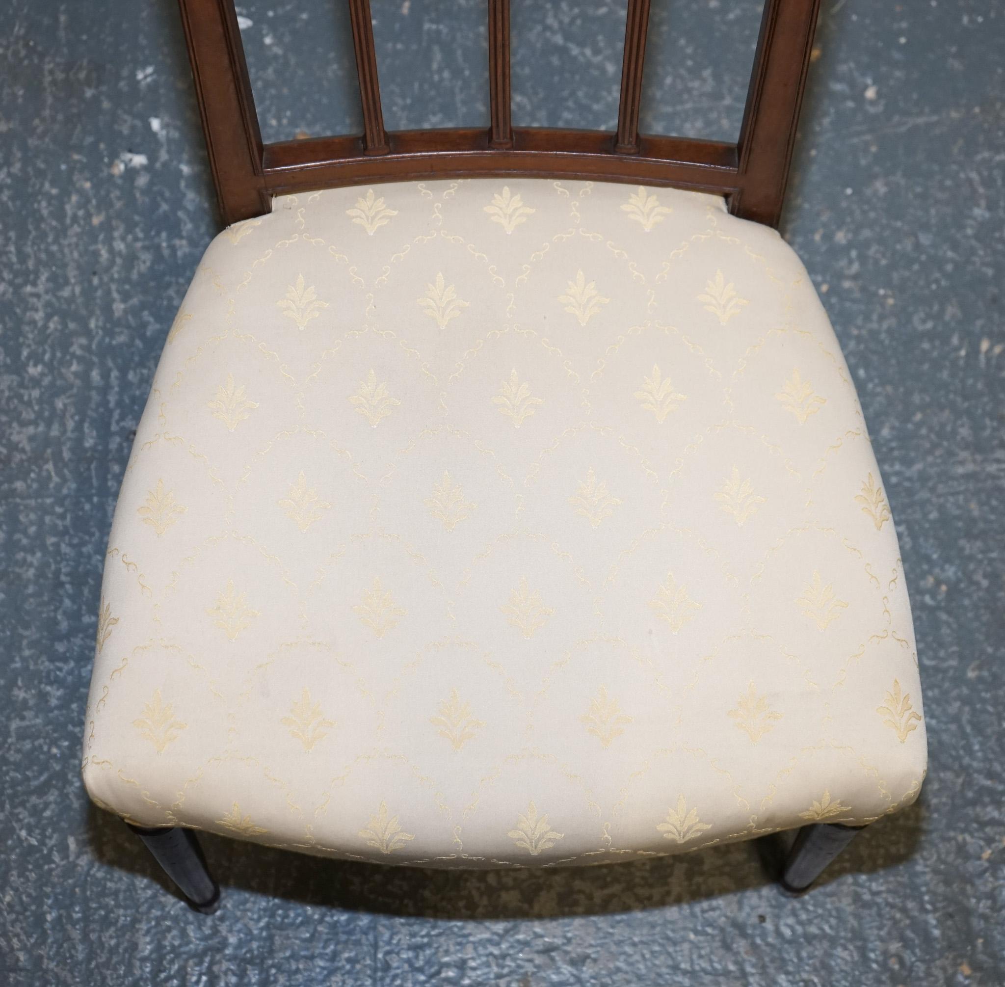 VICTORIAN PAiR OF SIDE CHAIRS WITH CREAM FABRIC SEATS For Sale 9