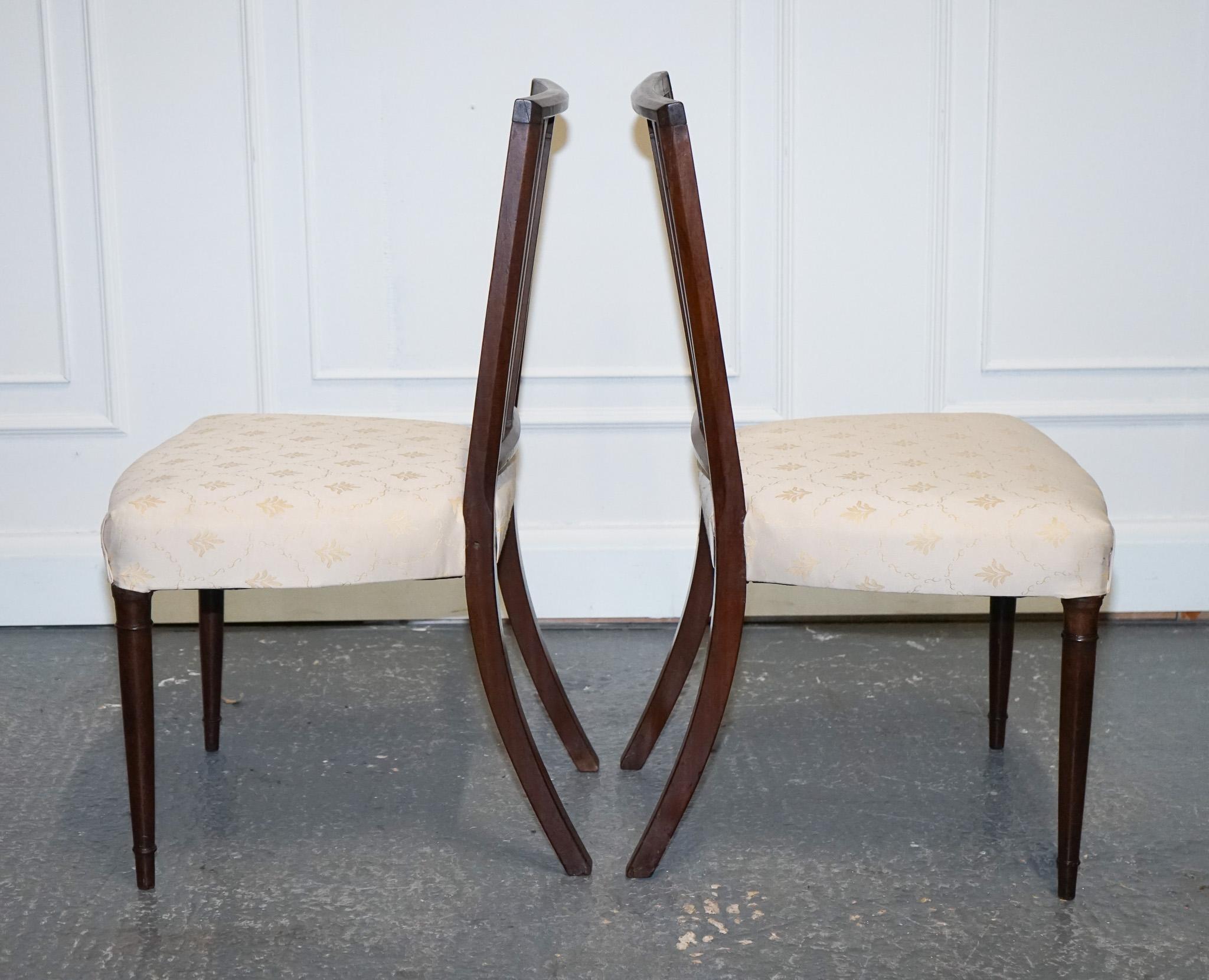 British VICTORIAN PAiR OF SIDE CHAIRS WITH CREAM FABRIC SEATS For Sale