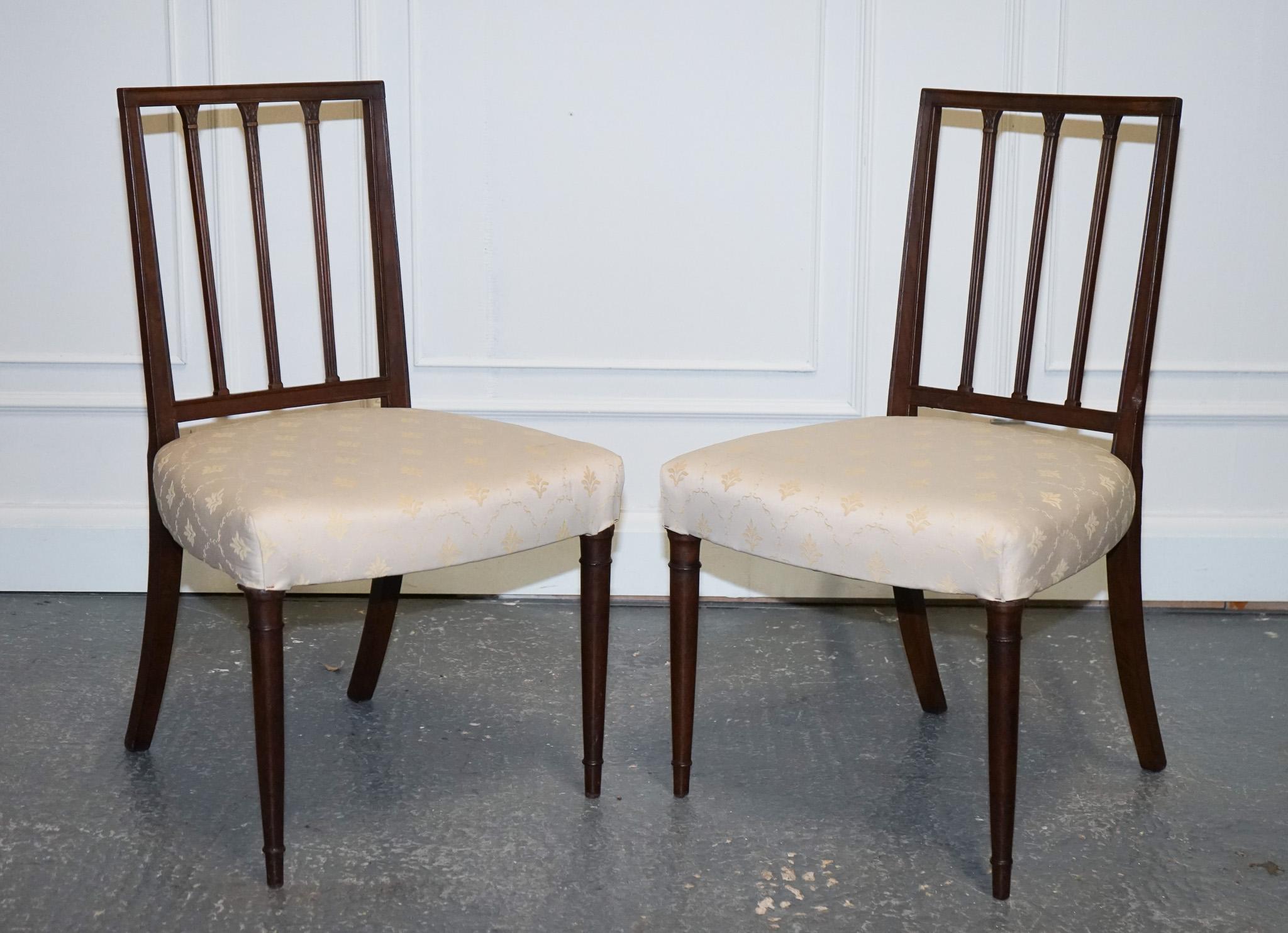 VICTORIAN PAiR OF SIDE CHAIRS WITH CREAM FABRIC SEATS In Good Condition For Sale In Pulborough, GB