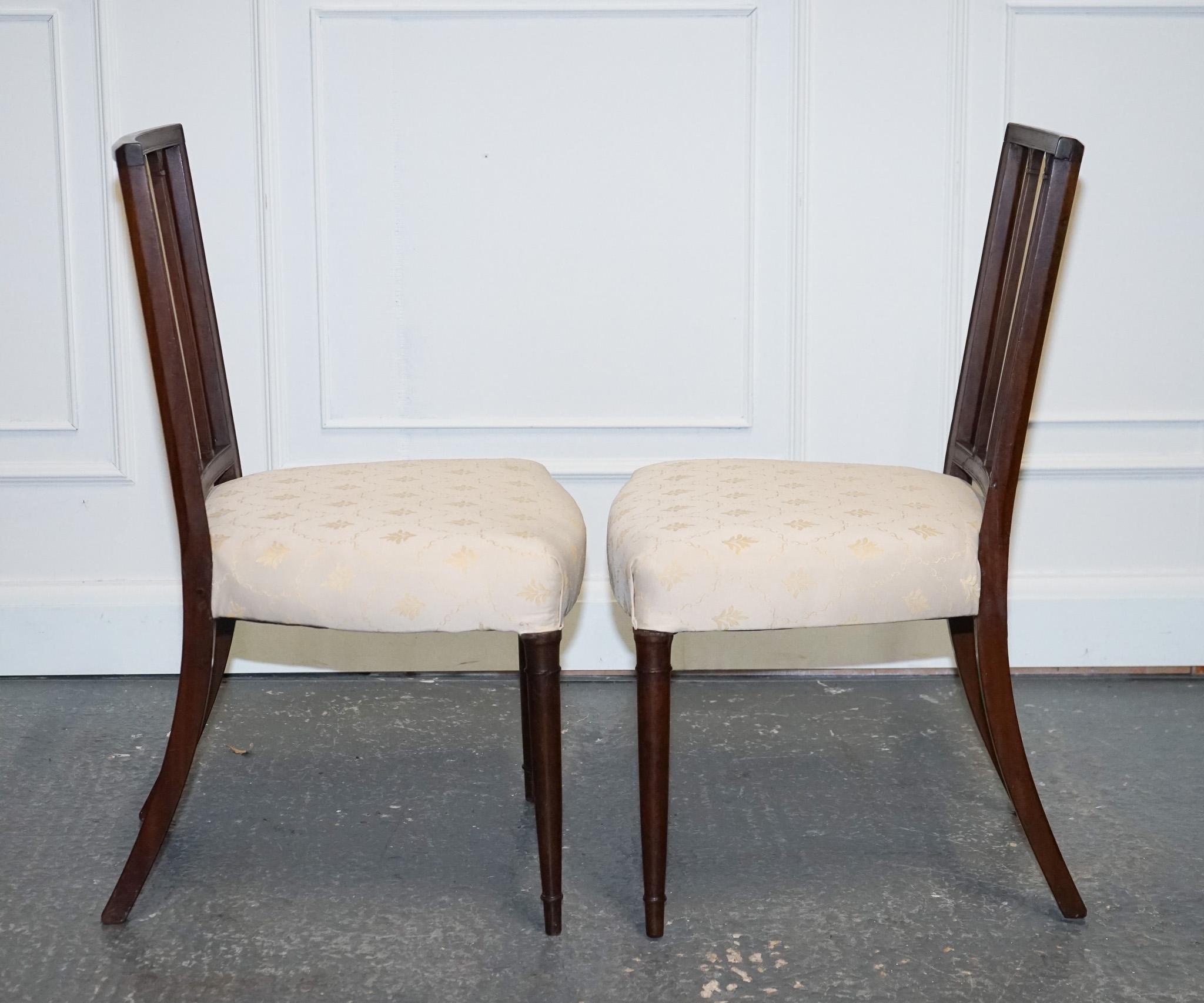 20th Century VICTORIAN PAiR OF SIDE CHAIRS WITH CREAM FABRIC SEATS For Sale