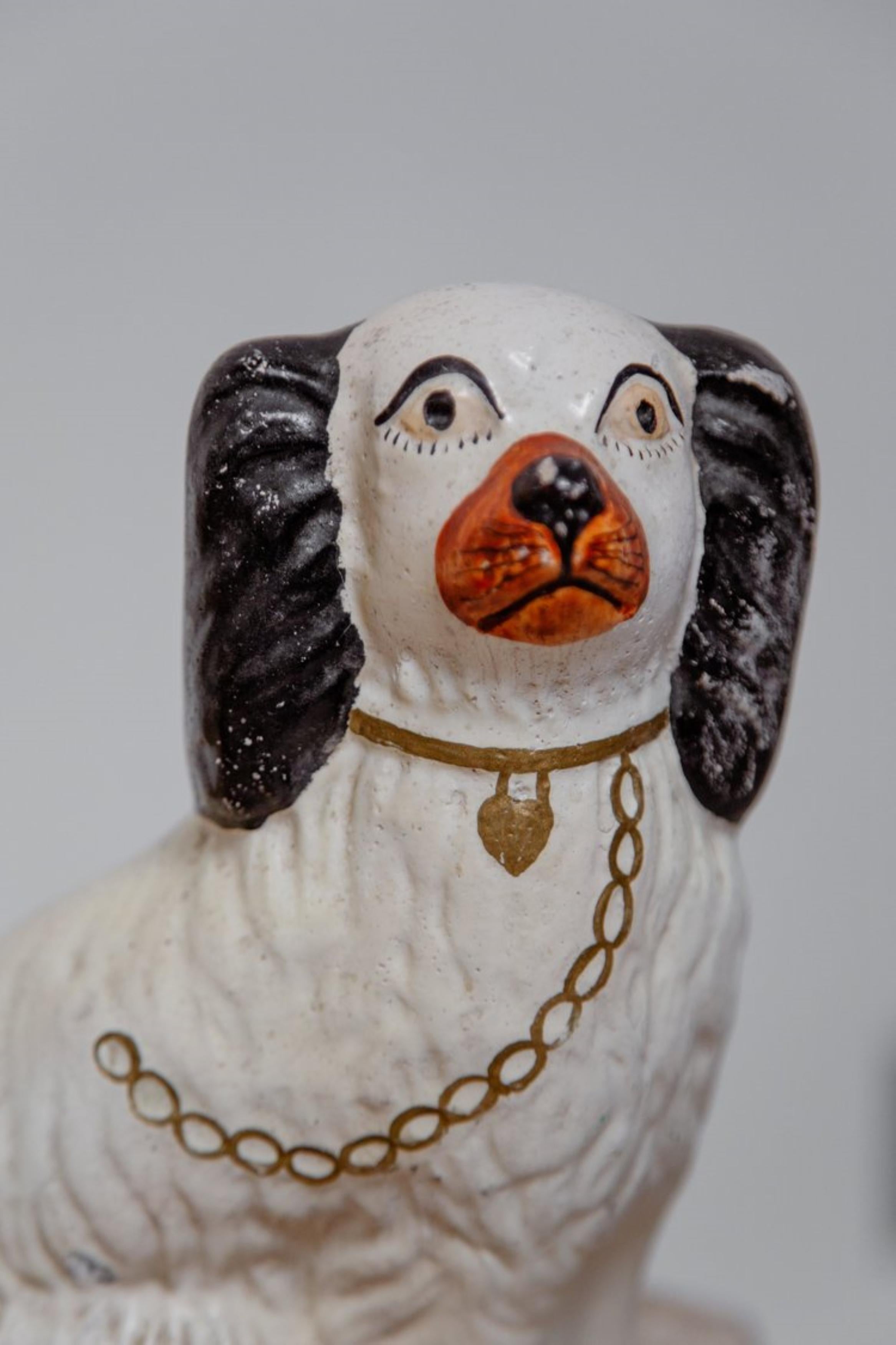 Coppia vittoriana di statuette di cani Staffordshire in vendita 2