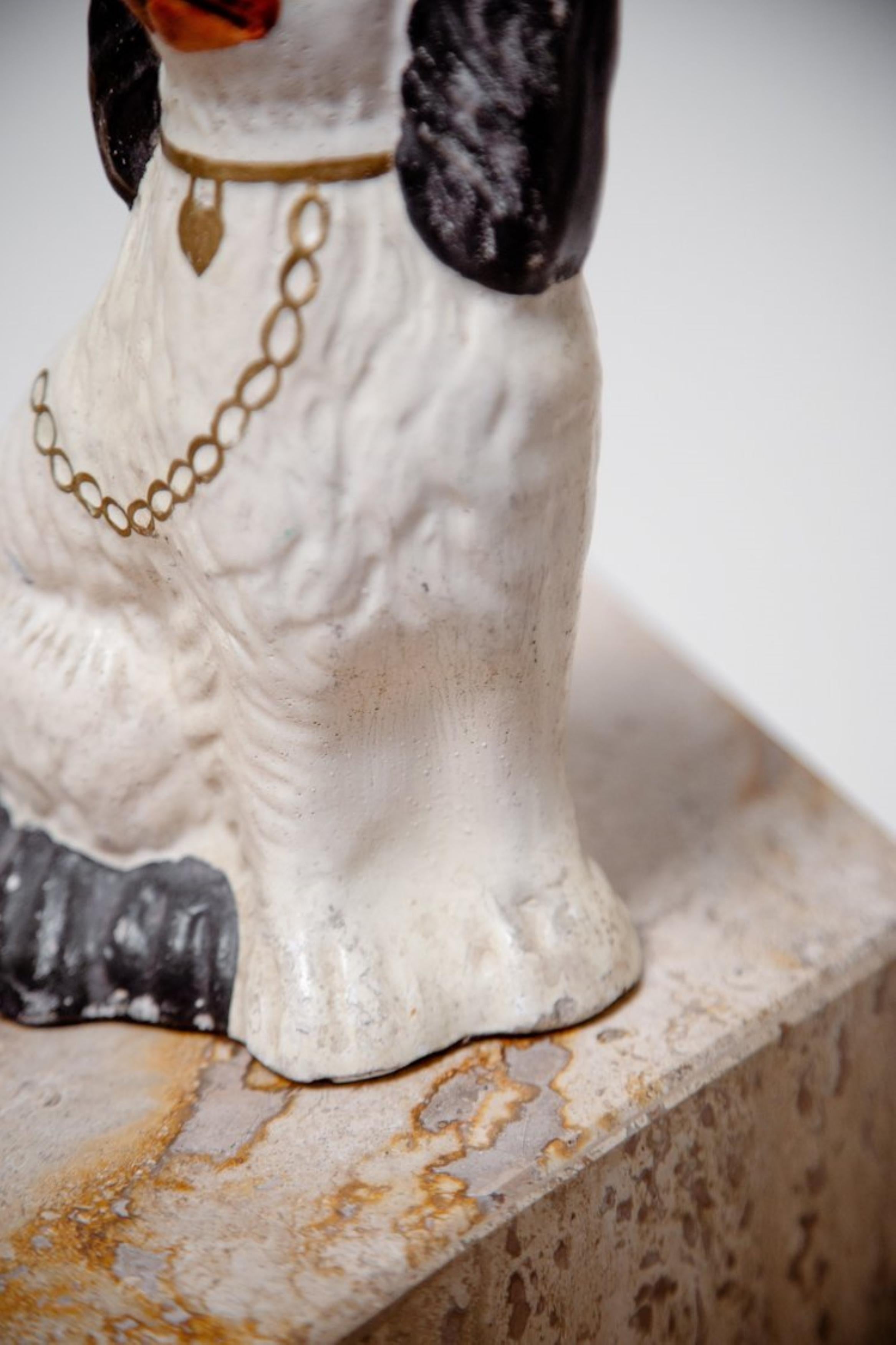 Sconosciuto Coppia vittoriana di statuette di cani Staffordshire in vendita