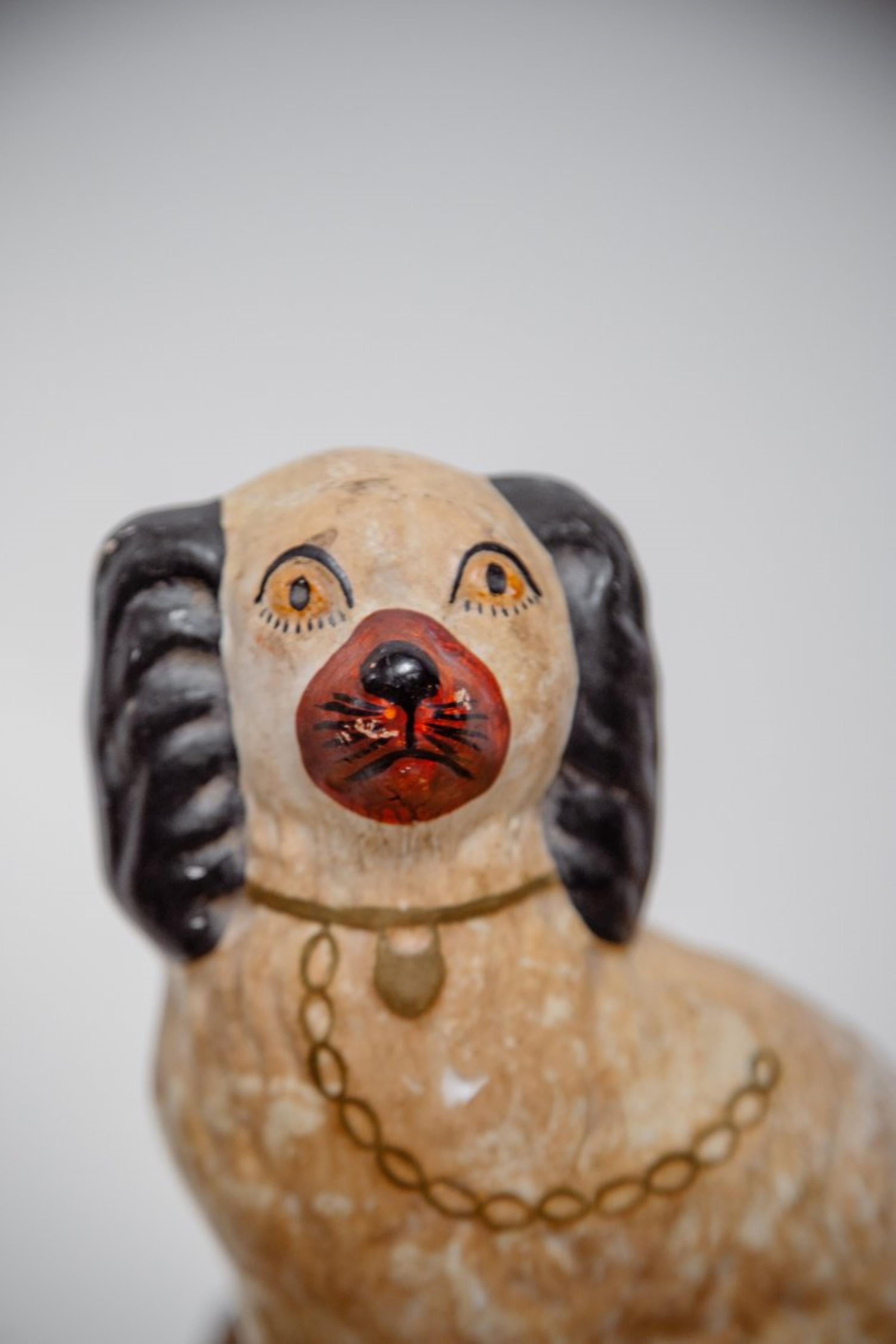 Coppia vittoriana di statuette di cani Staffordshire in vendita 1