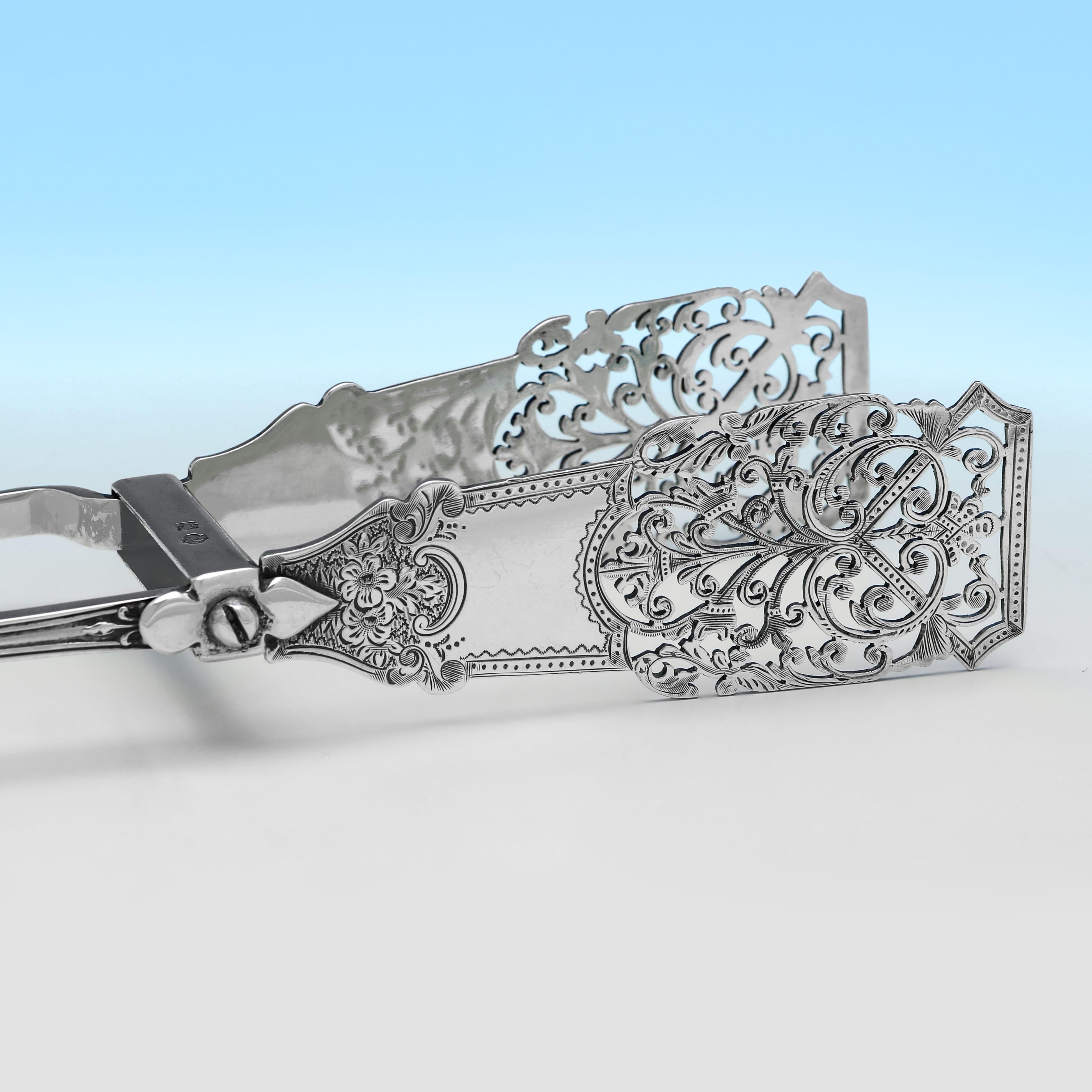 English Victorian pair of sterling silver asparagus serving tongs in Kings pattern 1898 For Sale