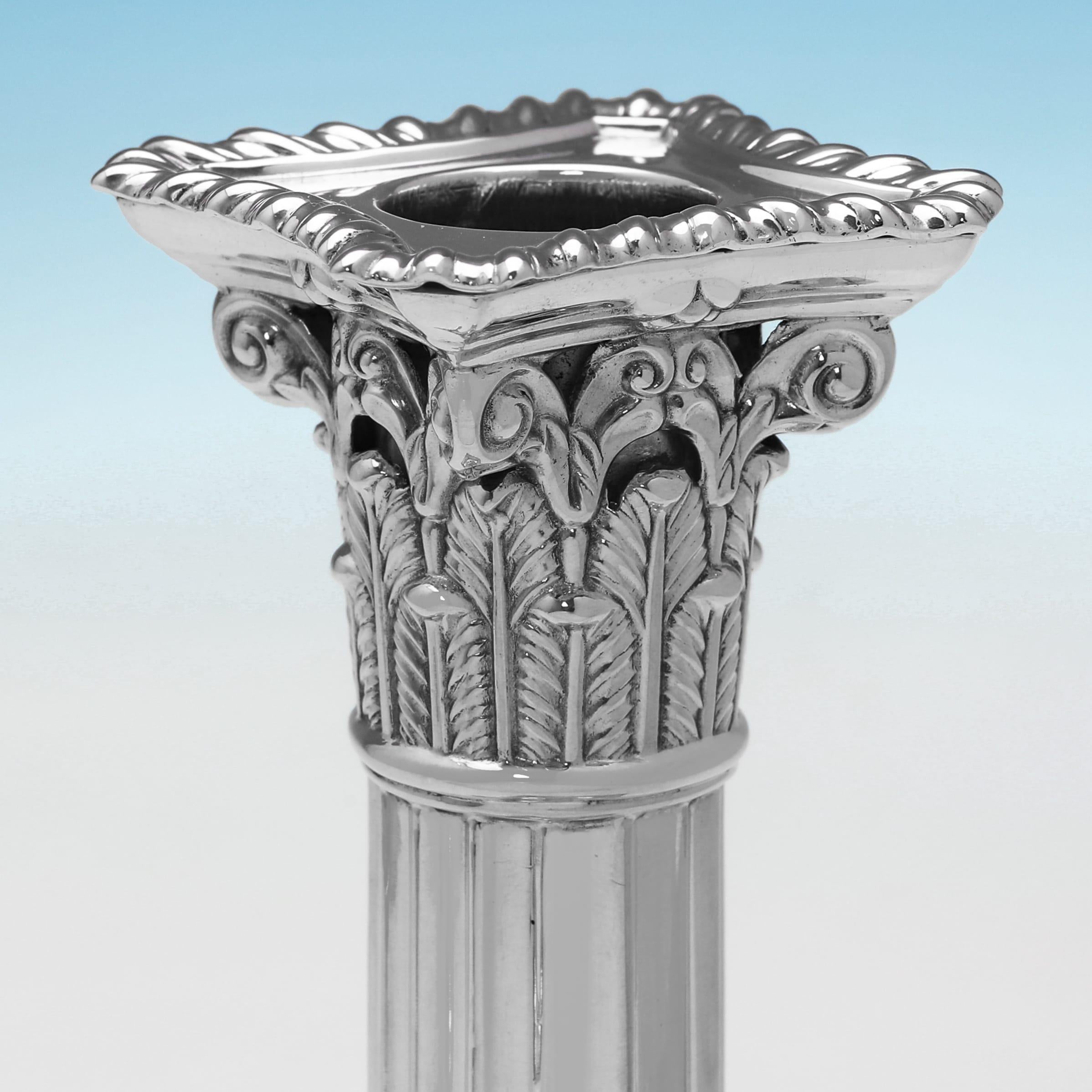 Victorian pair of sterling silver candlesticks made by Mappin & Webb in 1898 In Good Condition In London, London