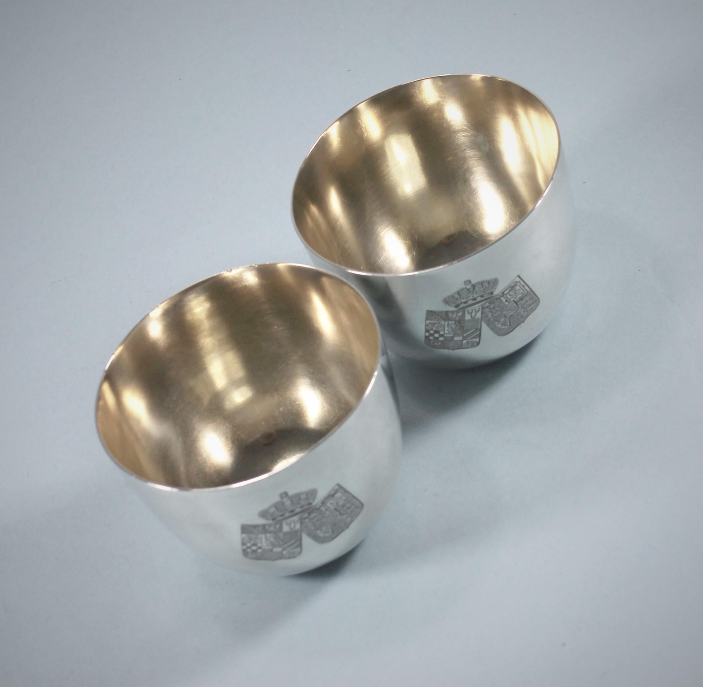 Victorian Pair of Sterling Silver Tumbler Cups, London, 1891 For Sale 4