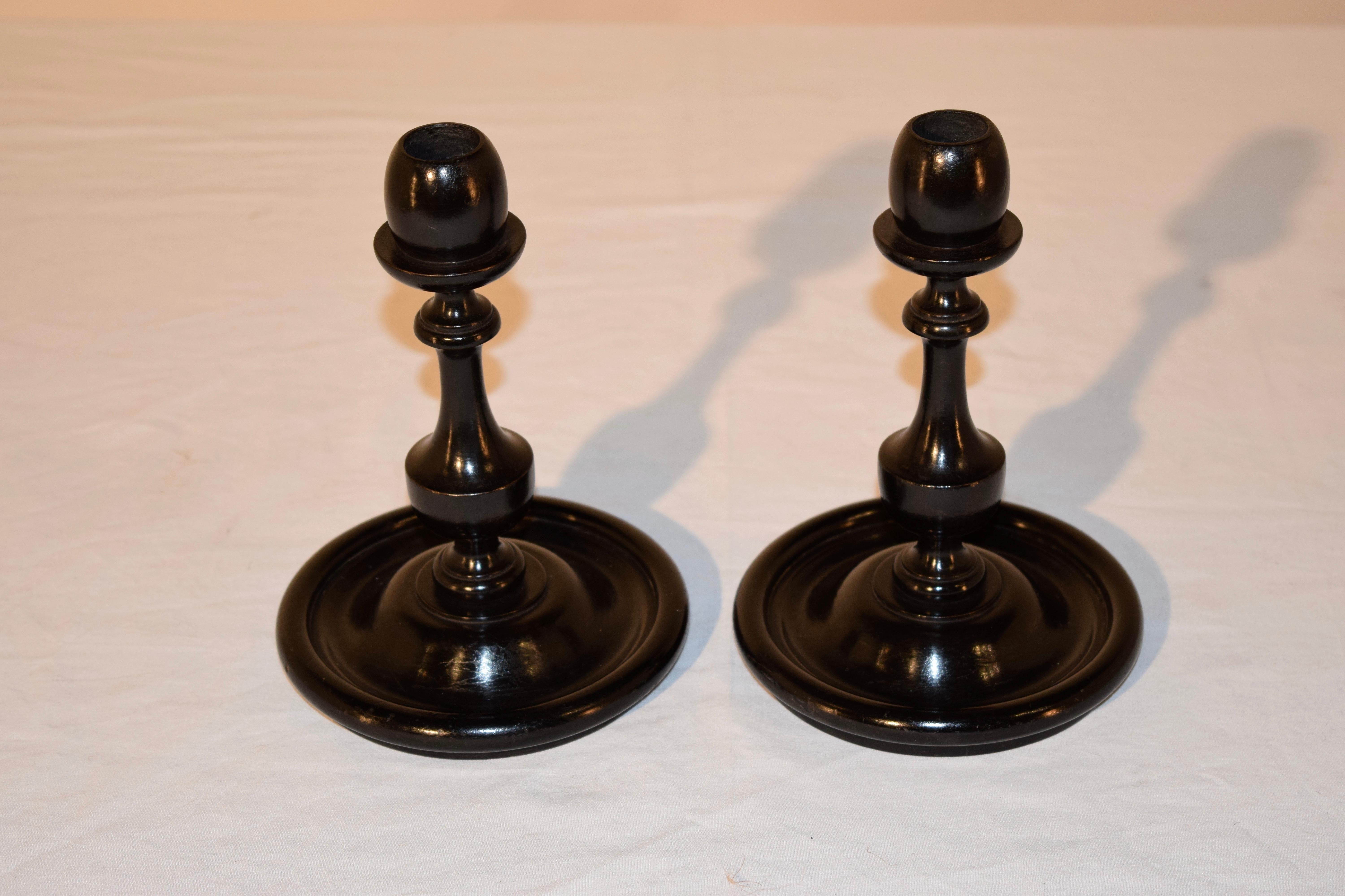 Victorian Pair of Turned Candlesticks In Good Condition In High Point, NC