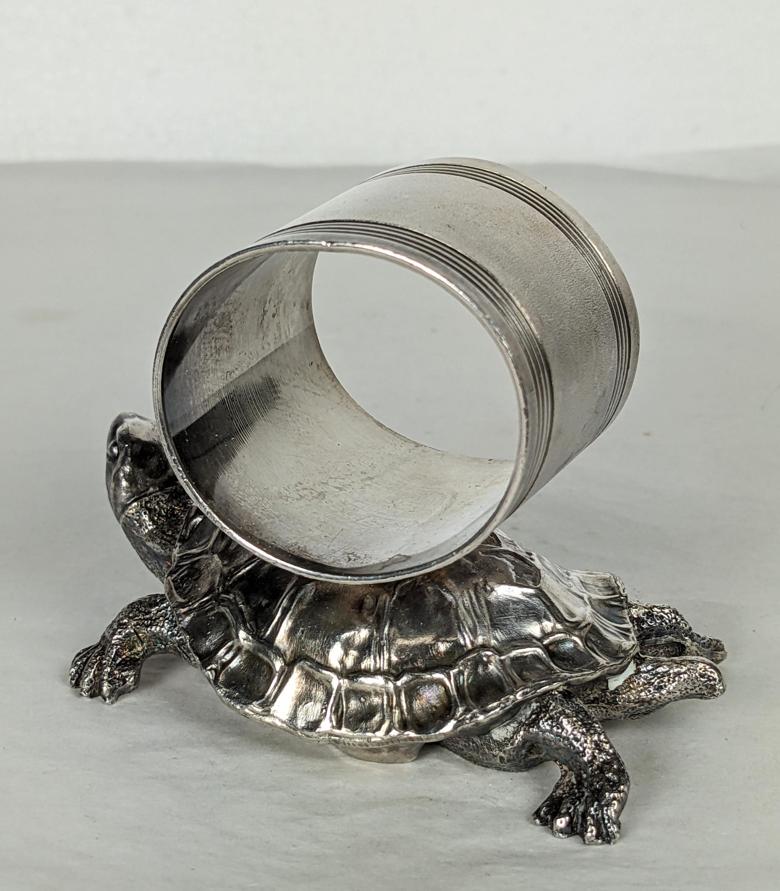 Américain Bague de serviette victorienne figurative de tortue en métal argenté Pairpoint en vente