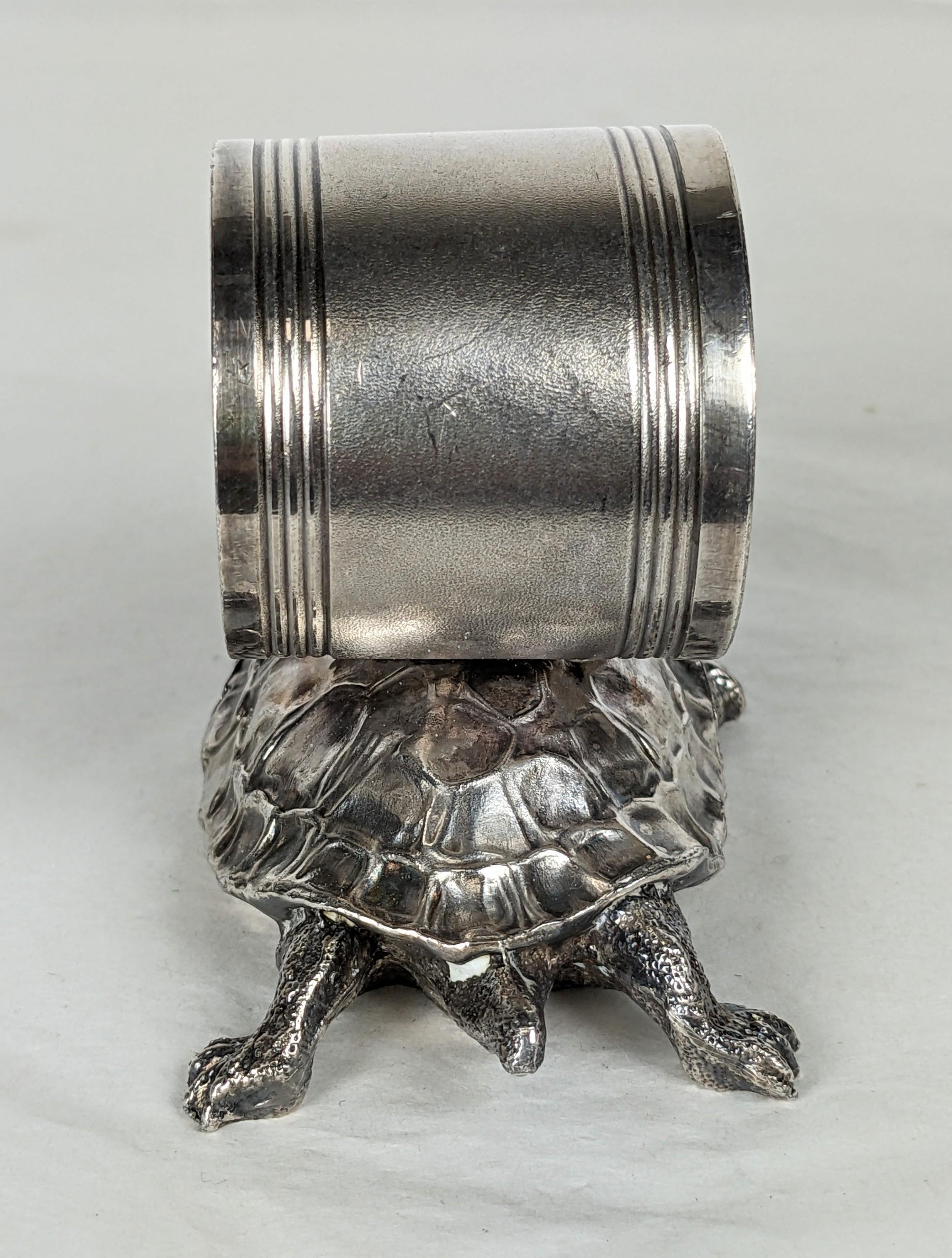 Fin du XIXe siècle Bague de serviette victorienne figurative de tortue en métal argenté Pairpoint en vente
