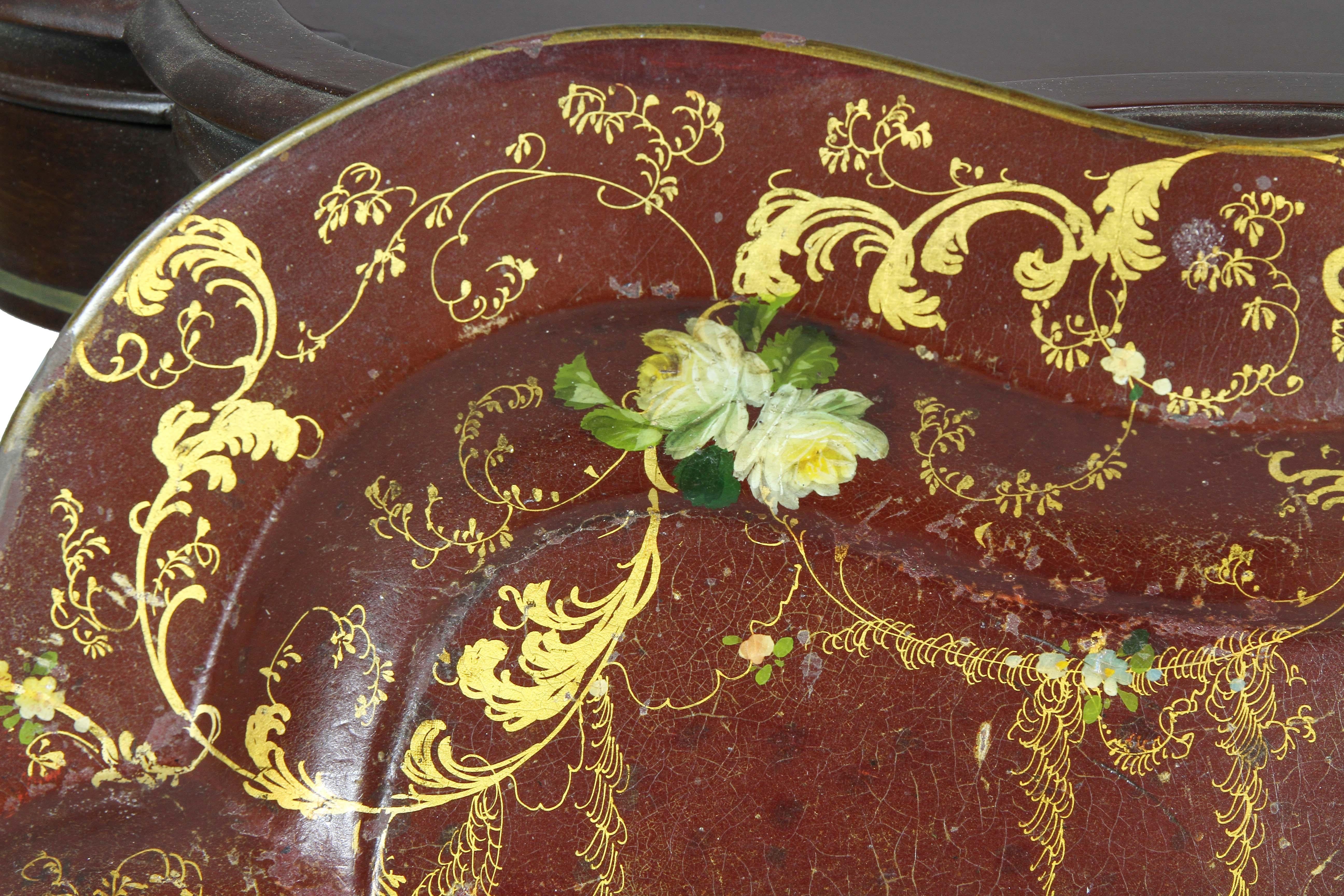 Viktorianischer Pappmaché-Tablett-Tisch im Zustand „Gut“ im Angebot in Essex, MA