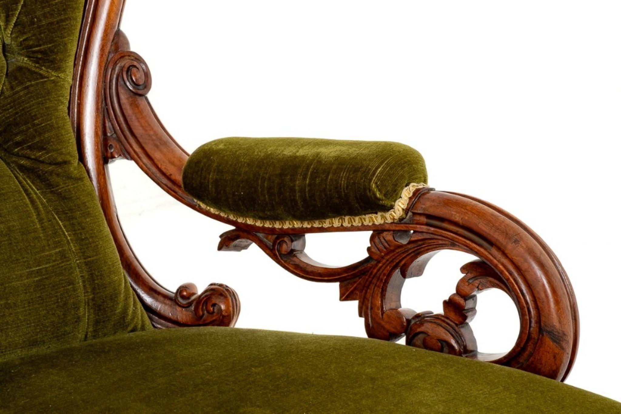 Victorian Parlour Arm Chair Nussbaum (Viktorianisch) im Angebot