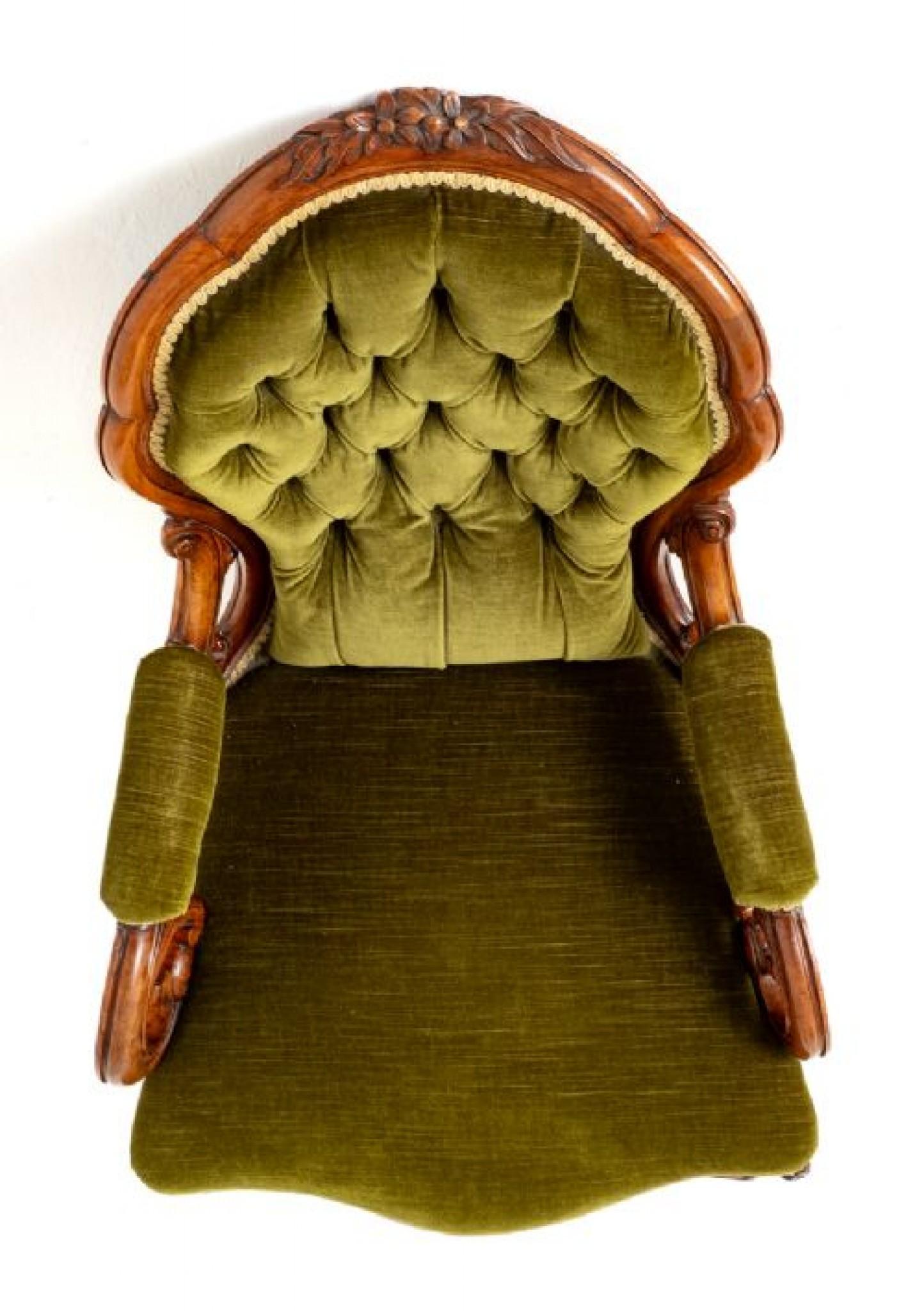 Mid-19th Century Victorian Parlour Arm Chair Walnut For Sale