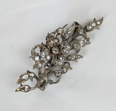 Broche Floral Victoriano de Pasta