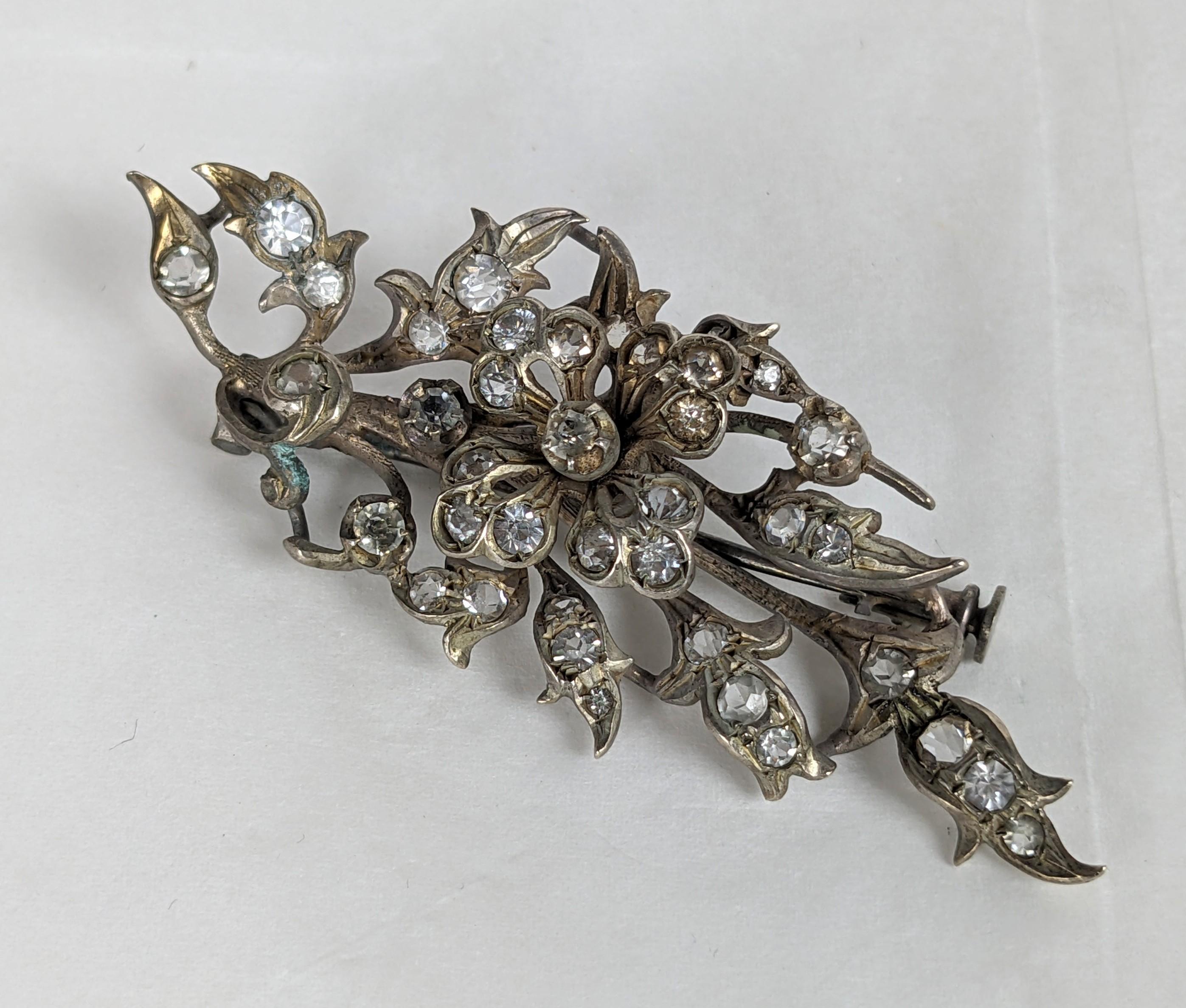 Broche Floral Victoriano de Pasta en Bueno estado para la venta en New York, NY