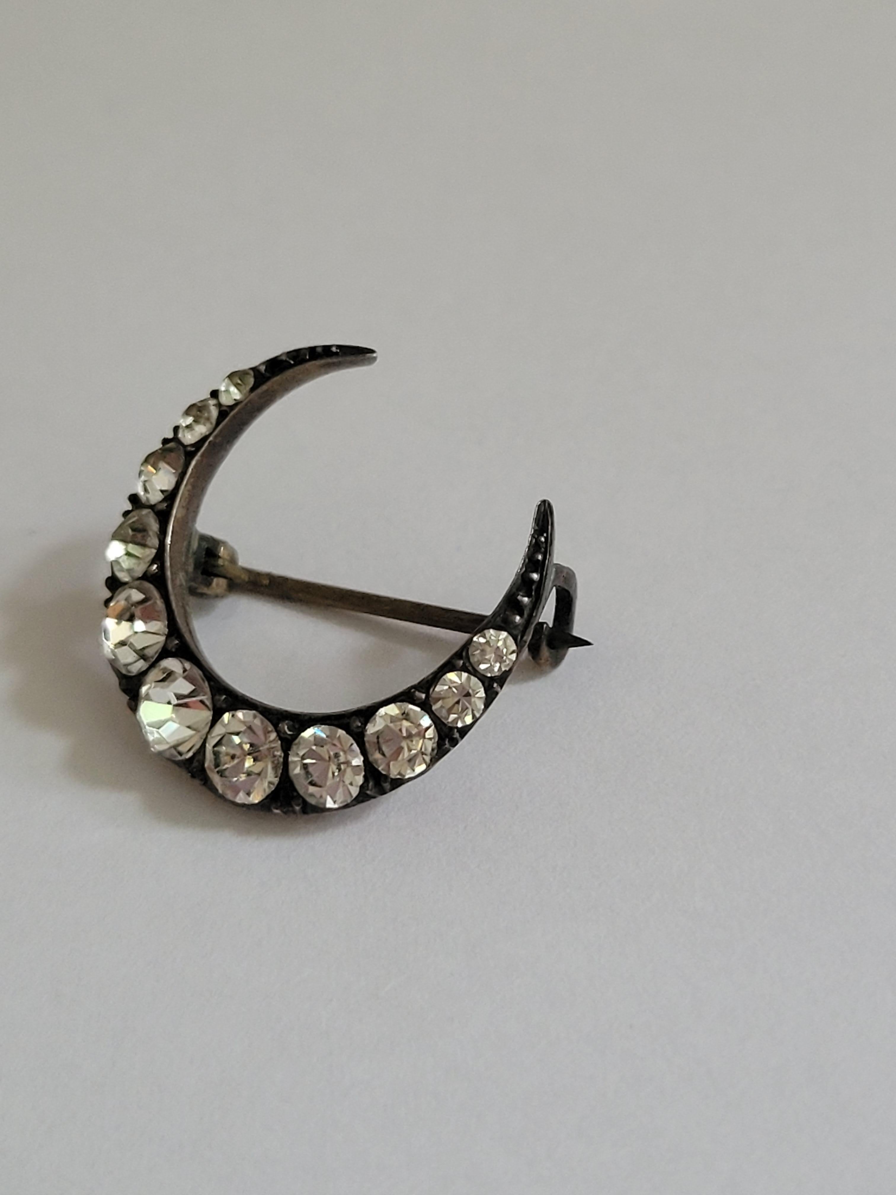 Victorian Paste Silver Crescent Moon Brooch In Good Condition For Sale In Boston, Lincolnshire