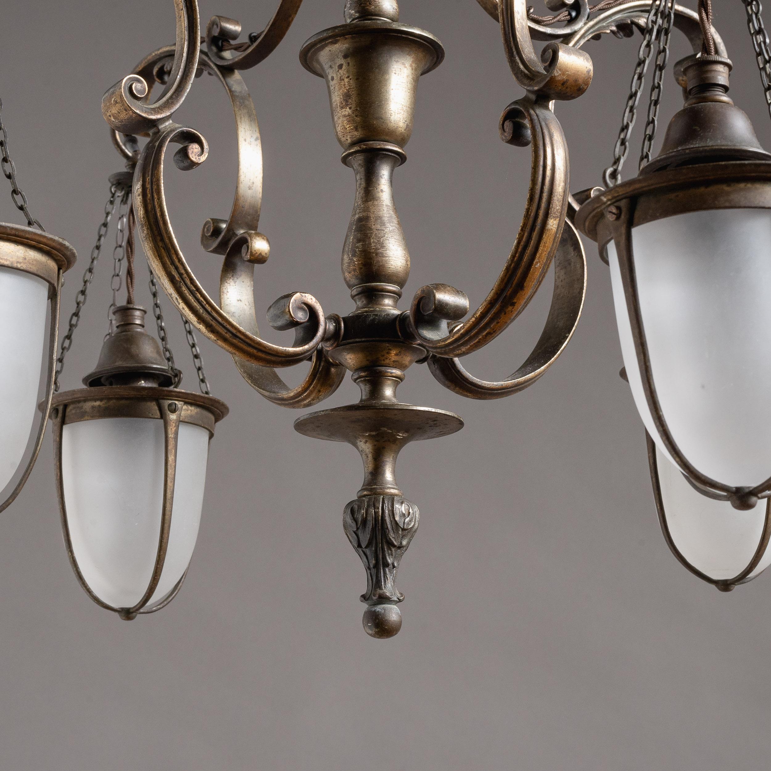 Art Nouveau Lampadario a sospensione vittoriano in vetro e ottone patinato in vendita
