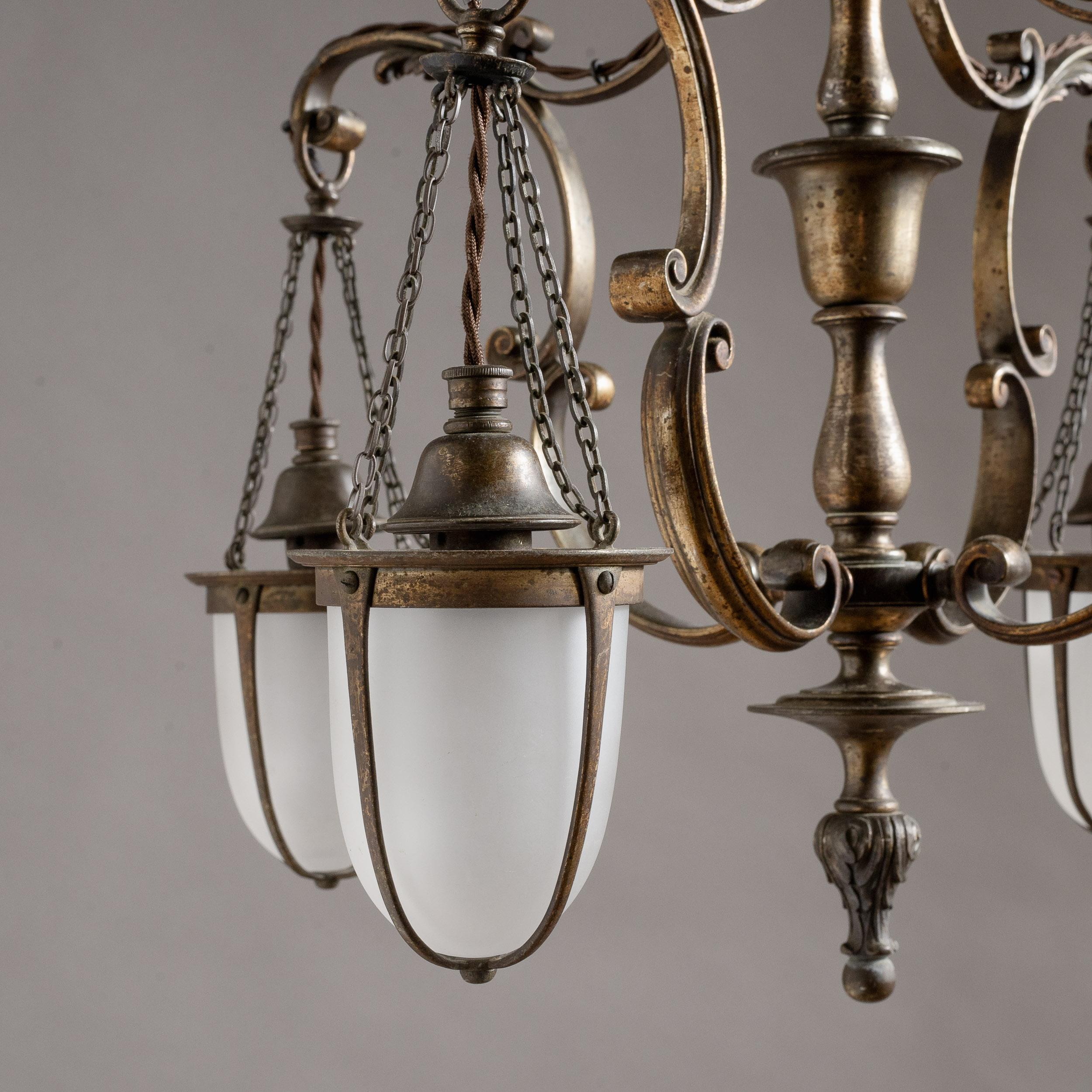 Lampadario a sospensione vittoriano in vetro e ottone patinato in vendita 2