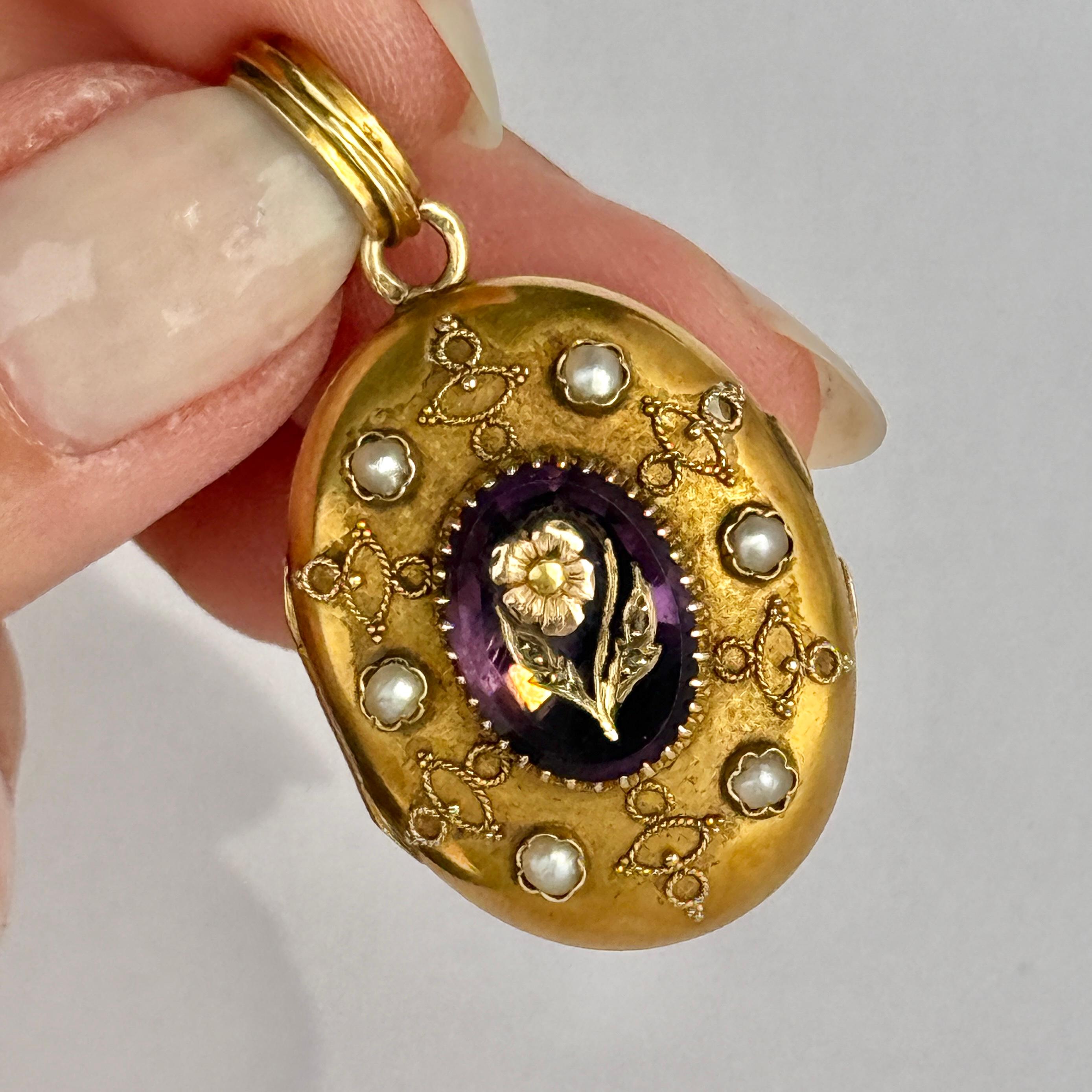 This locket is modelled in 18 carat gold and is set with an amethyst stone. Surrounding this beautiful stone are pearls and delicate gold detail. Set on the stone is an intricate flower. Inside the locket is a picture of a previous owner and the