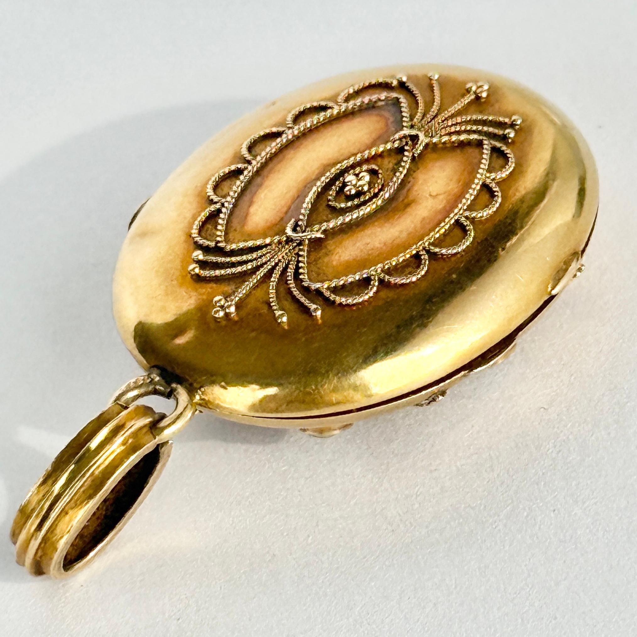 Victorian Pearl,  Amethyst and 18 Carat Gold Glazed Locket In Good Condition For Sale In Chipping Campden, GB