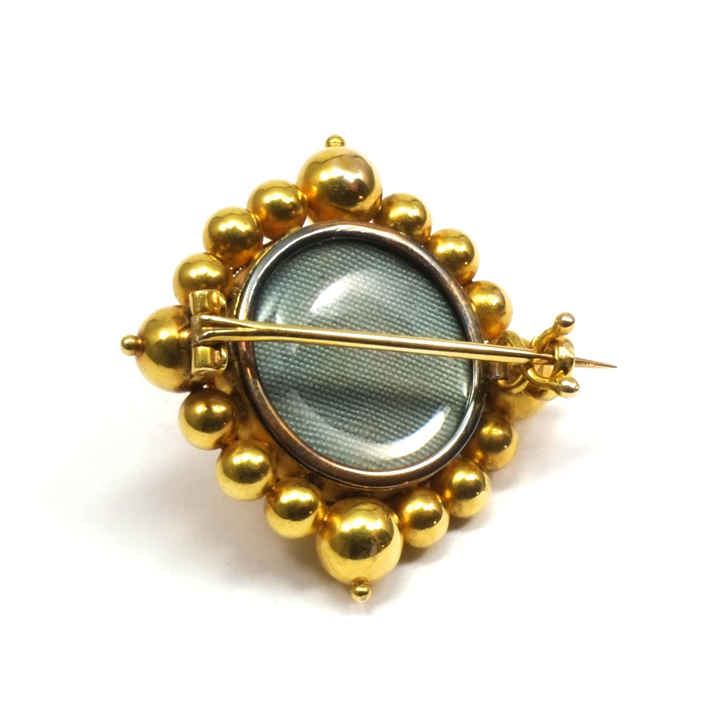 Victorian Pearl and Diamond 18K Gold Brooch, circa 1840 In Good Condition In Goettingen, DE