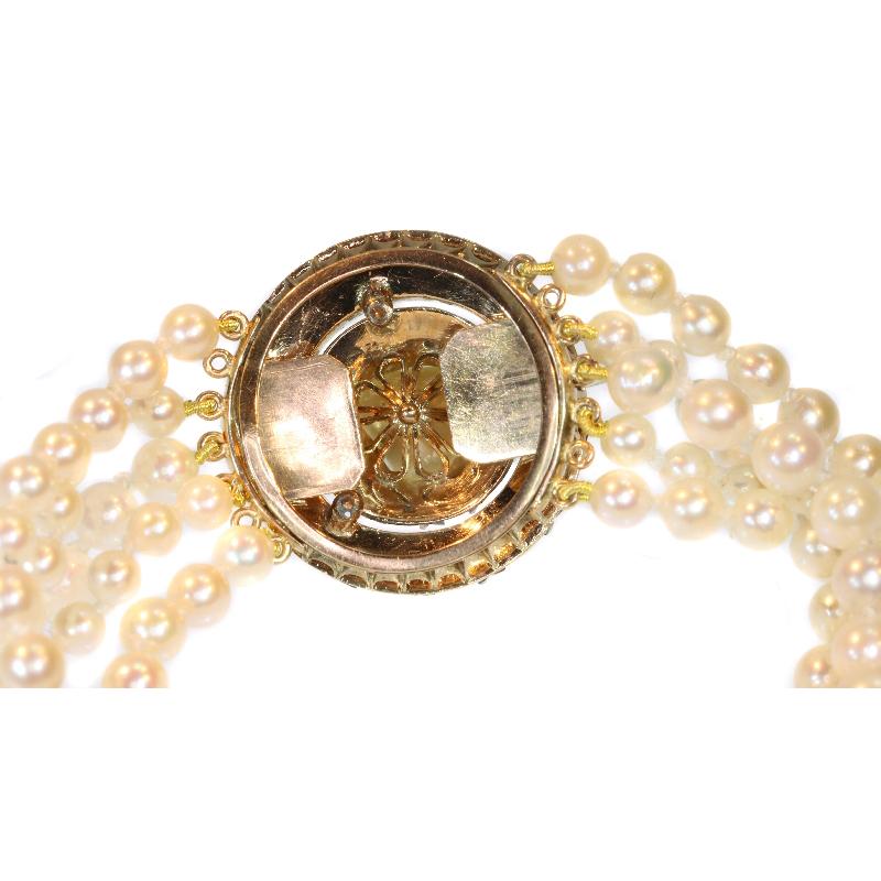 Antique 5-string Pearl Bracelet with Rose Cut Diamond Closure and Real Big Pearl For Sale 3