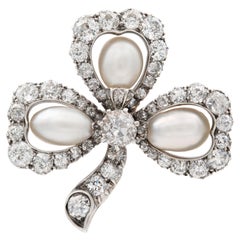 Broche victorienne en forme de trèfle à grappe de perles et de diamants