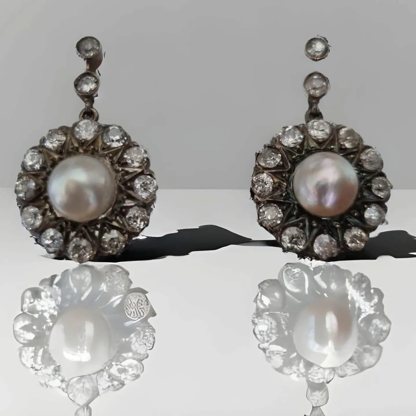 Boucles d'oreilles pendantes victoriennes en perles et diamants ( Fin 19ème / Début 20ème siècle) Bon état - En vente à OVIEDO, AS