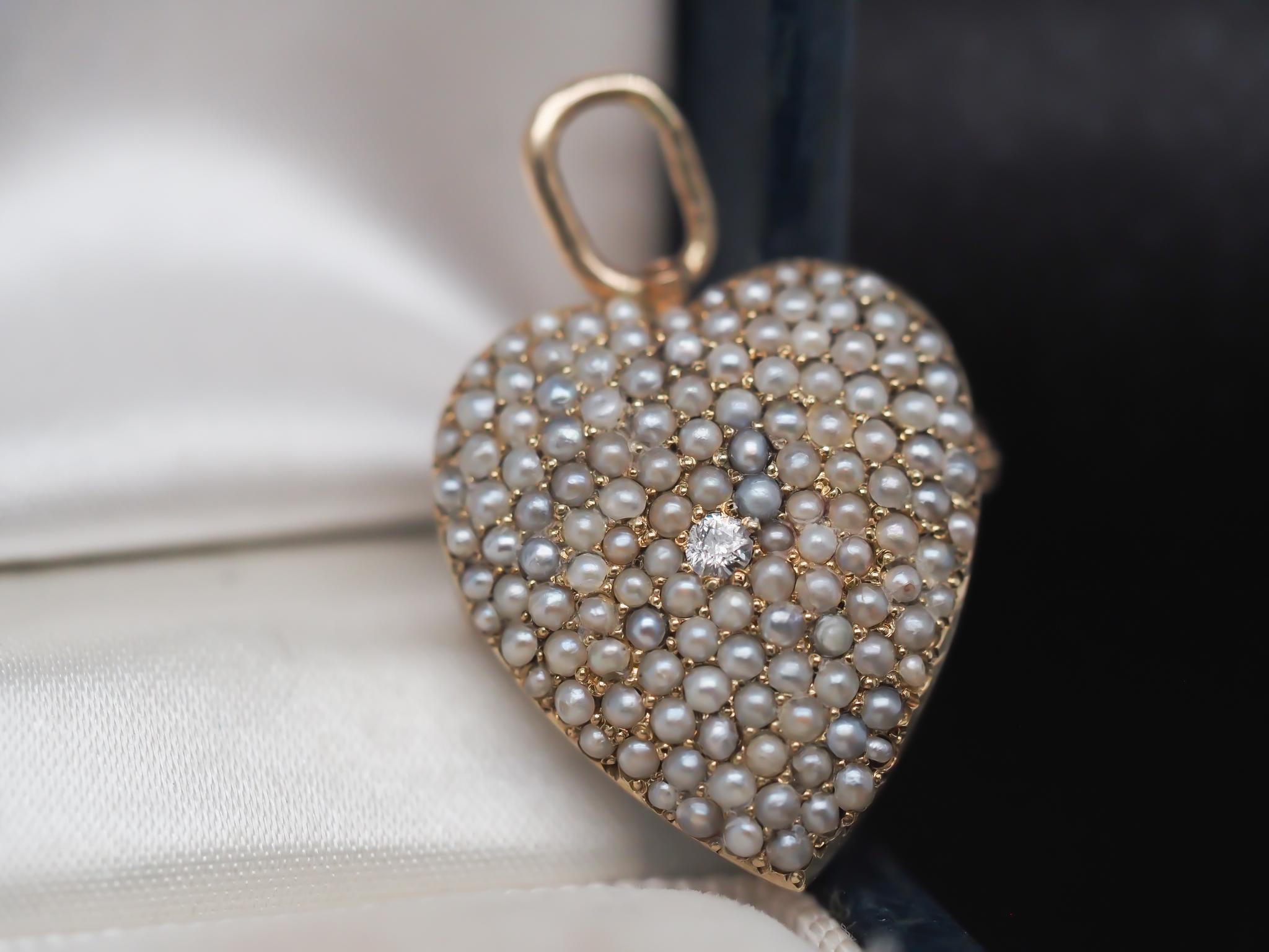 Year: 1890s
Item Details:
Metal Type: 14K Yellow Gold [Hallmarked, and Tested]
Weight: 5.0 grams
Natural Seed Pearls and Natural Old Cut Diamond.
Pendant Measurements:
Measurement: 1 inch Long
Condition: Excellent
Victorian