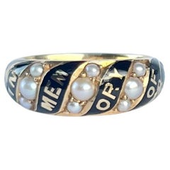 Bague de deuil victorienne en or 9 carats avec perles et émail
