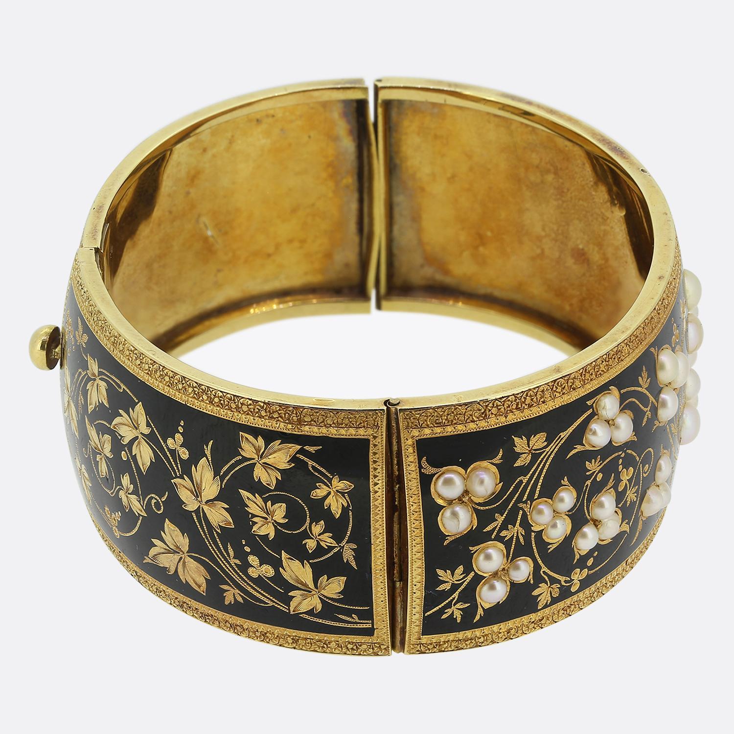 Viktorianischer Perlen- und Emaille-Armreif mit Blättern (Rundschliff) im Angebot