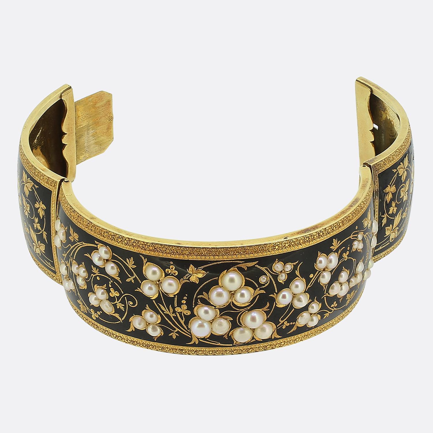 Viktorianischer Perlen- und Emaille-Armreif mit Blättern im Angebot 1