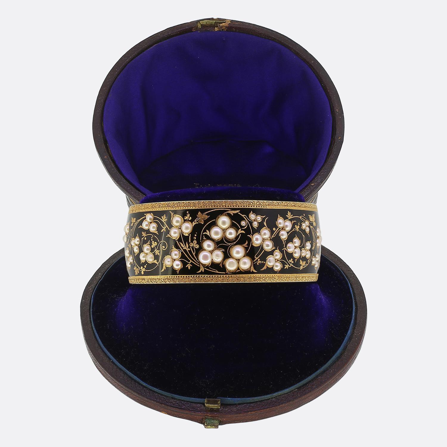 Viktorianischer Perlen- und Emaille-Armreif mit Blättern im Angebot 2