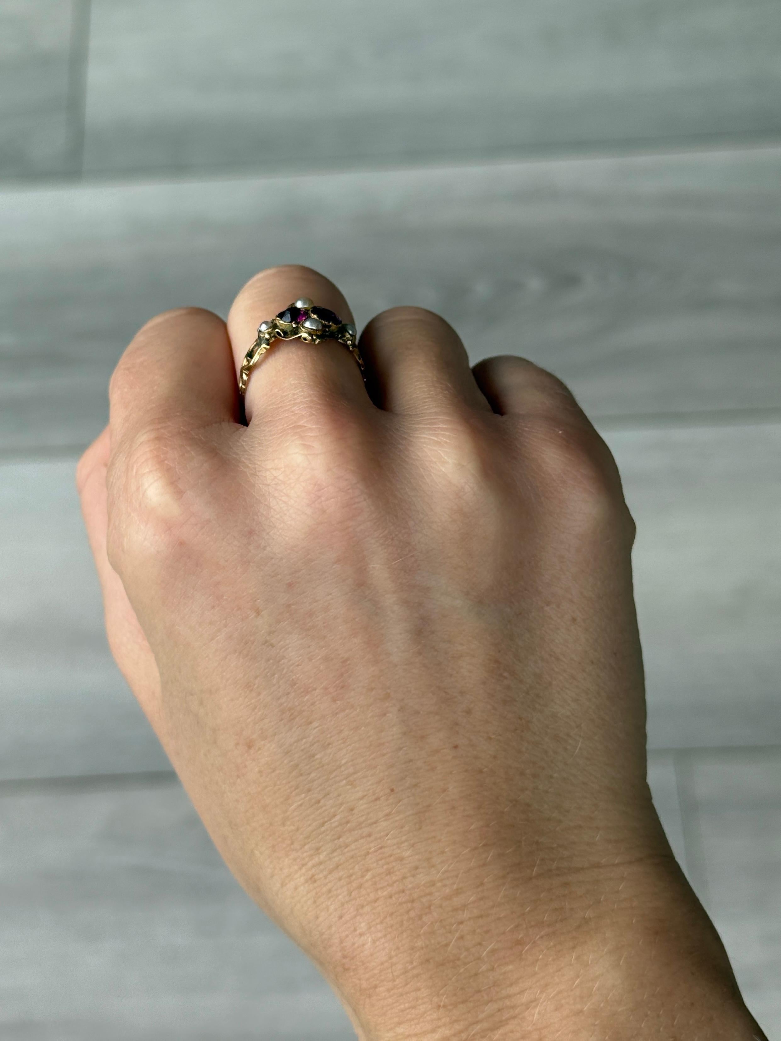 Vittoriano Anello vittoriano con perle e tormalina in oro 15 carati in vendita