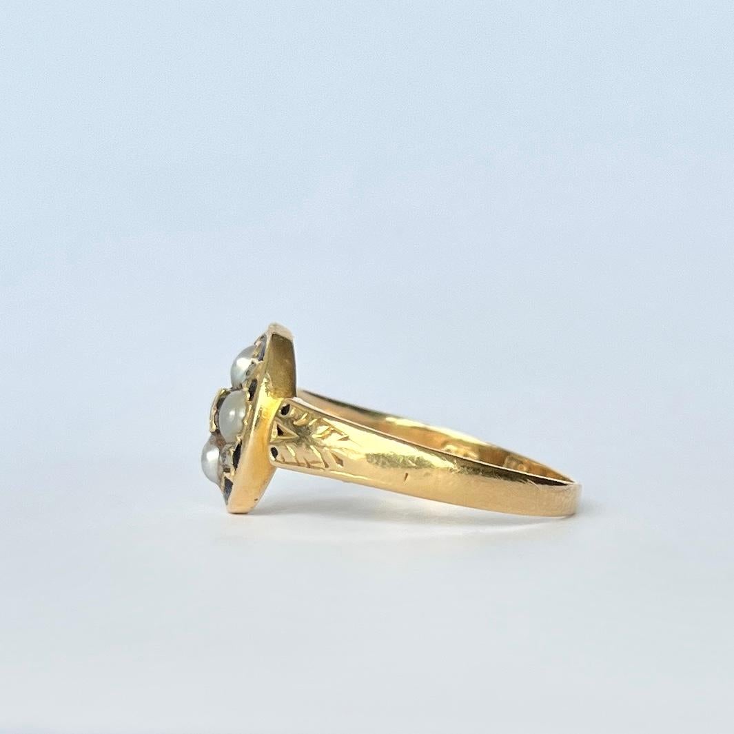 Bague de deuil victorienne en or 18 carats, perles, diamants et émail Bon état - En vente à Chipping Campden, GB