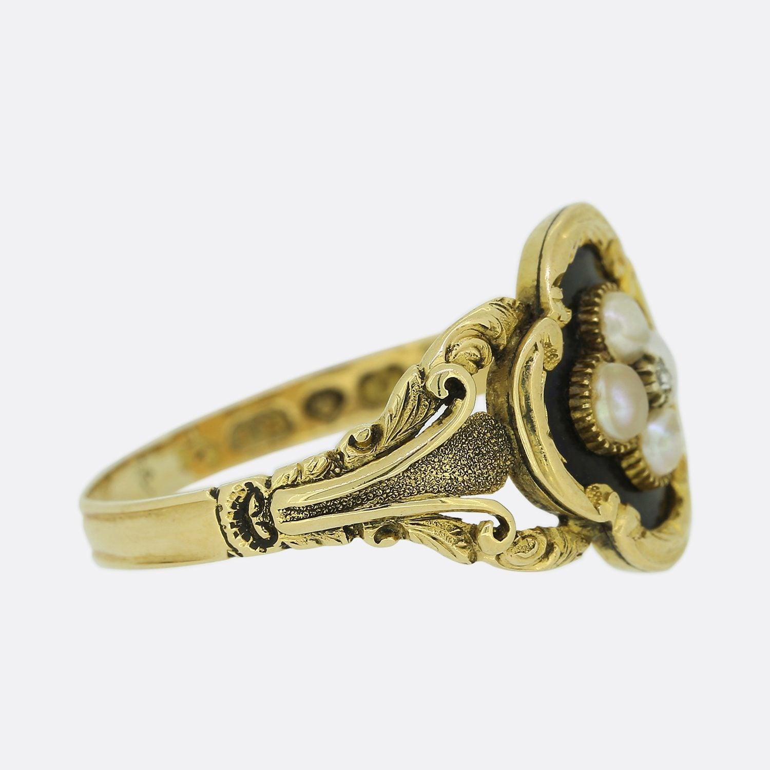 Viktorianischer Perlen-, Diamant- und Emaille-Trauer-Medaillon-Ring (Rosenschliff) im Angebot