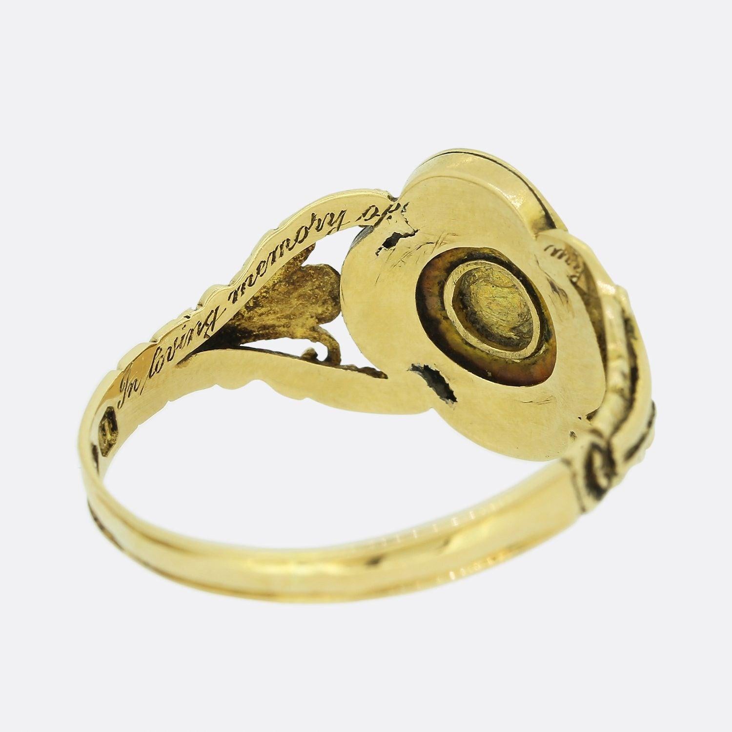 Viktorianischer Perlen-, Diamant- und Emaille-Trauer-Medaillon-Ring im Zustand „Gut“ im Angebot in London, GB