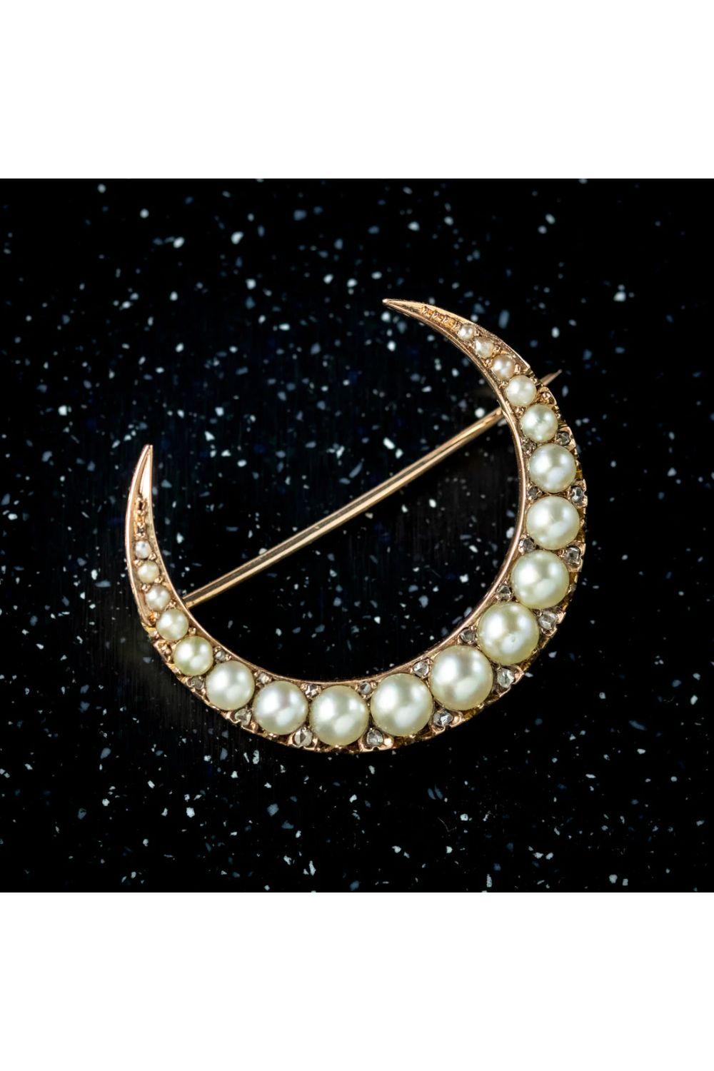 Victorian Pearl Diamond Crescent Moon Brooch in 18 Carat Gold, circa 1890-1900 1