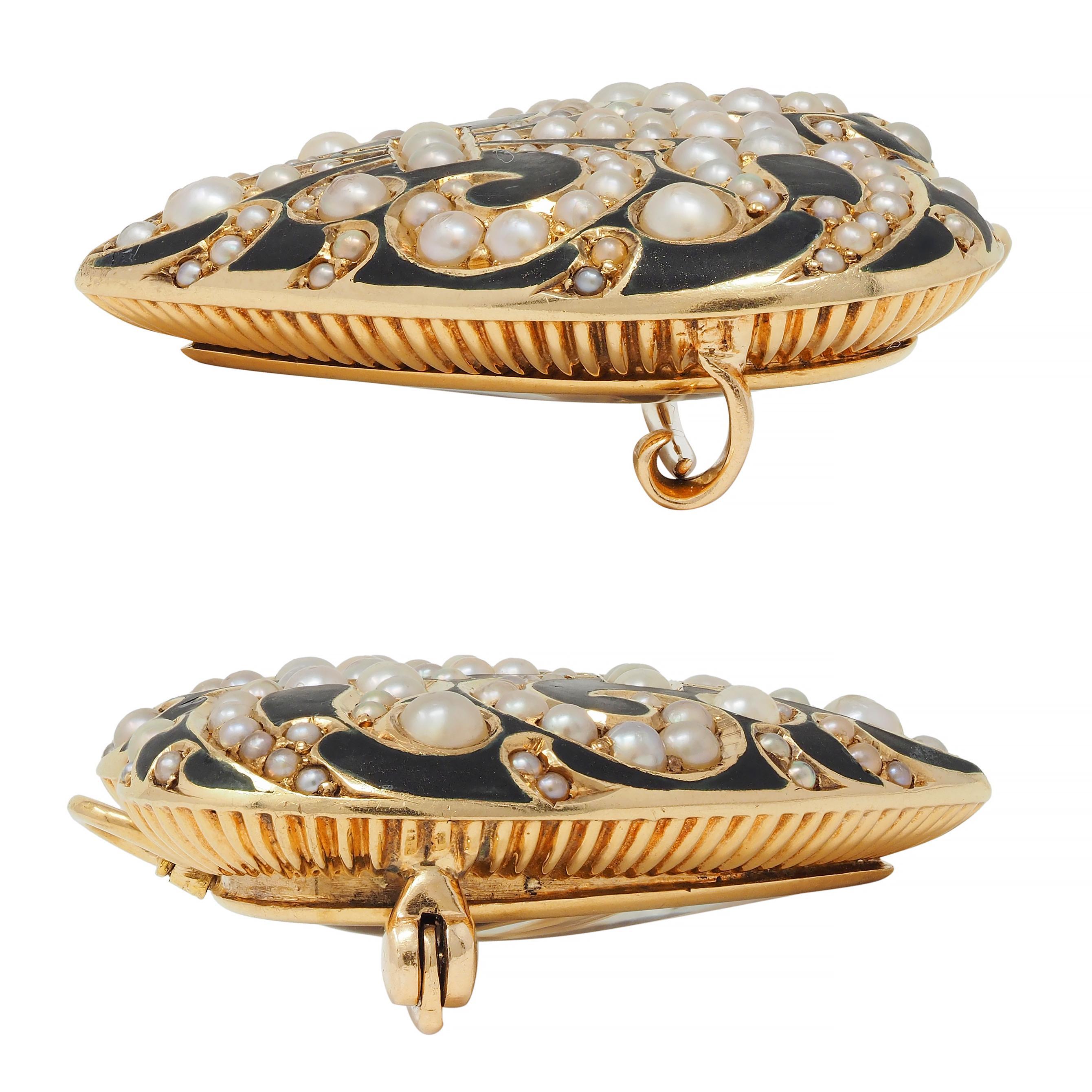 Broche pendentif victorienne en or jaune 14 carats, perles et émail avec médaillon en forme de cœur en vente 1